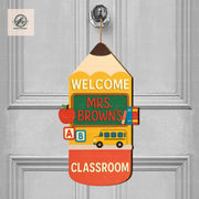 Personalized Classroom Welcome Sign – Custom Teacher Pencil Door Hanger with Name, Bus & Apple Design, Back to School Classroom Decor
