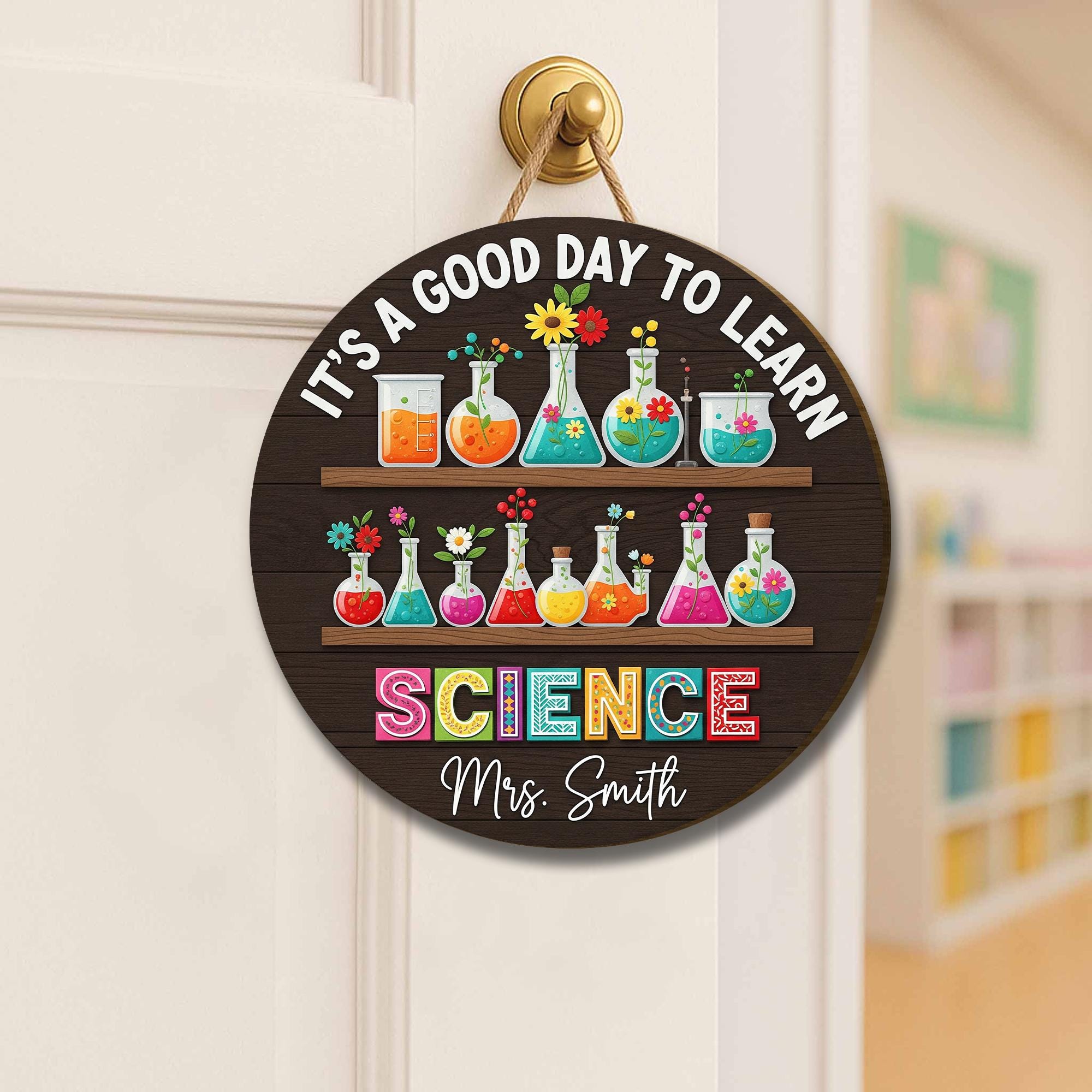 Personalized Science Teacher Door Sign – Round Classroom Lab Decor with Beakers & Flowers – Custom STEM Gift for Educators, Teachers
