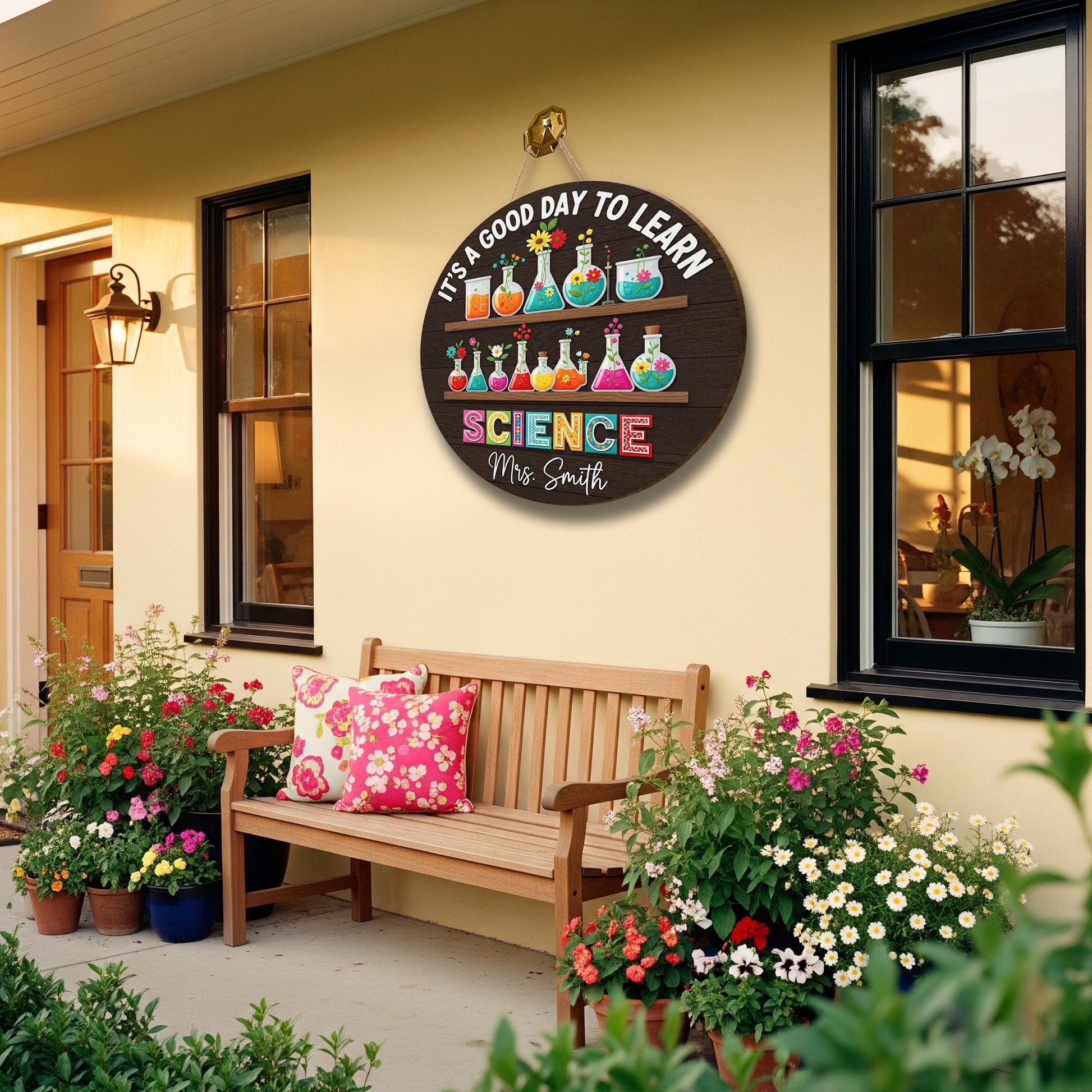 Personalized Science Teacher Door Sign – Round Classroom Lab Decor with Beakers & Flowers – Custom STEM Gift for Educators, Teachers