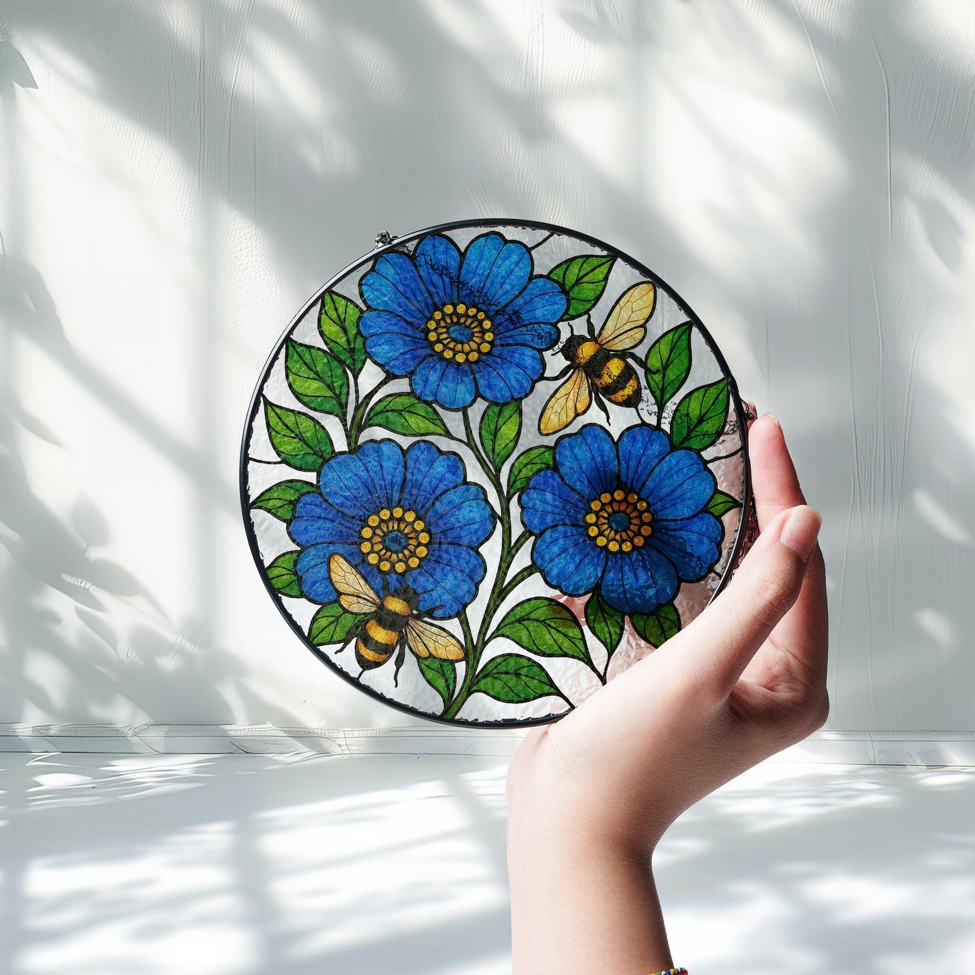 Blue Flower and Bee Glass Suncatcher – Vibrant Round Window Hanging, Garden Decor, Stained Glass Bee Art, Nature-Inspired Gift, Gift For Mom
