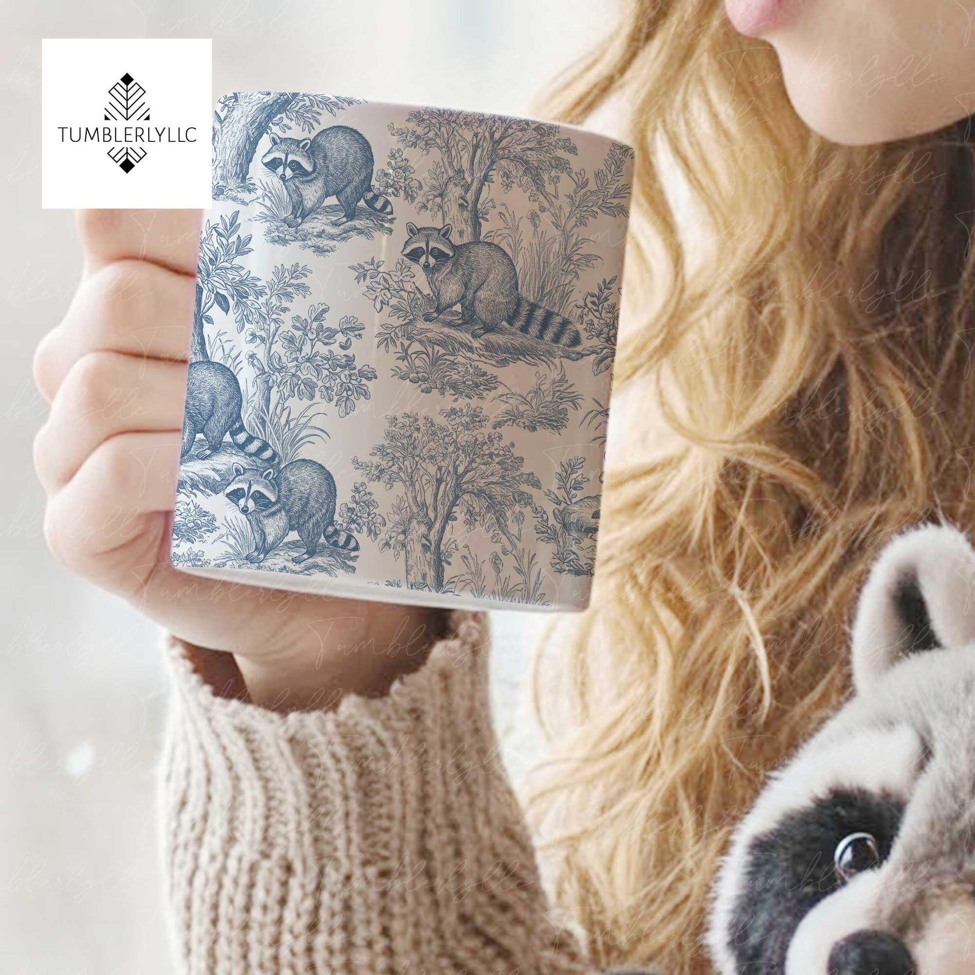 Raccoon Toile de Jouy Mug – Blue French Country Coffee Cup for Raccoon Lovers, Cottagecore Tea Gift, Wildlife Animal Drinkware