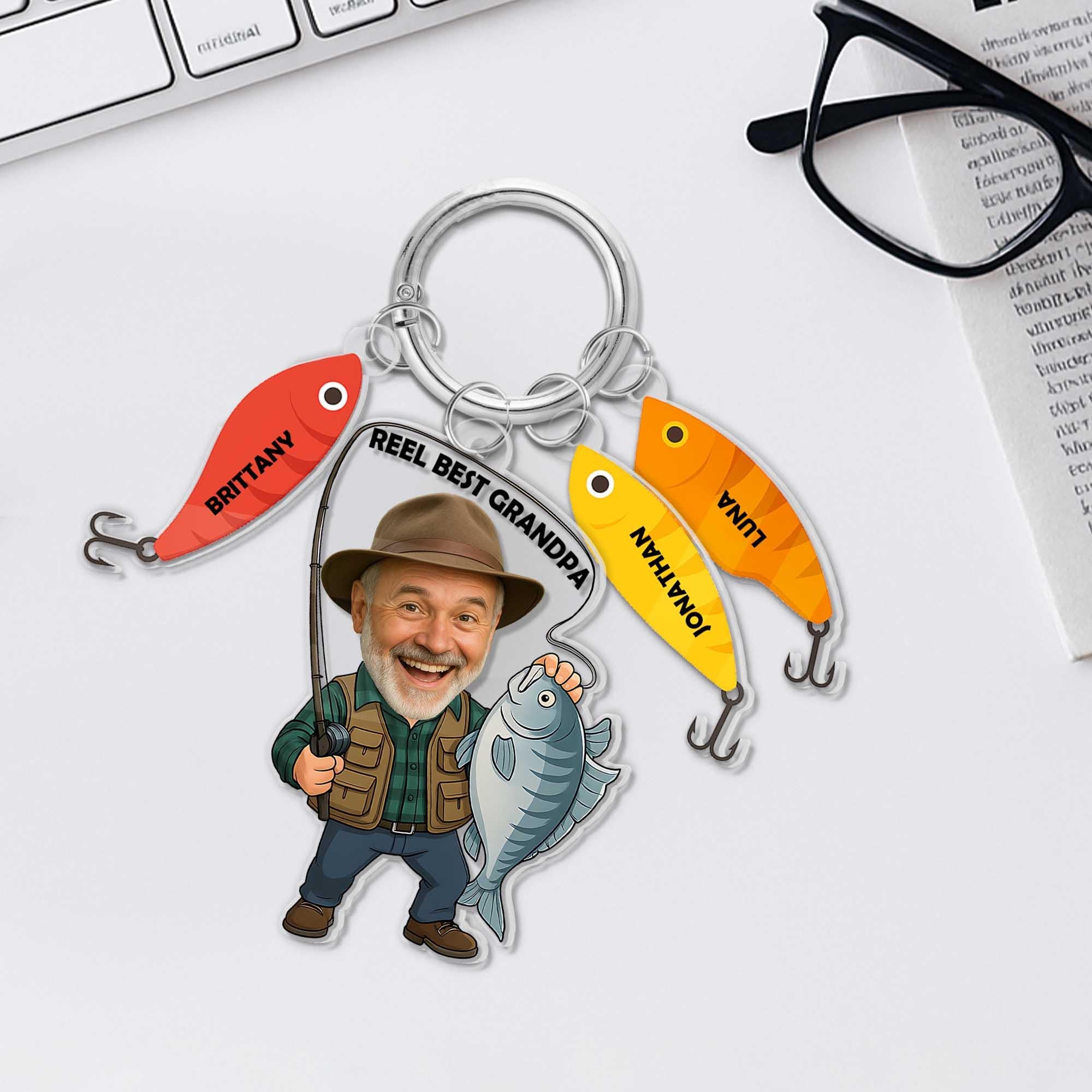 Reel Best Grandpa Fishing Keychain – Custom Photo & Name Lures Gift, Personalized Father’s Day Keyring for Fisherman Grandpa
