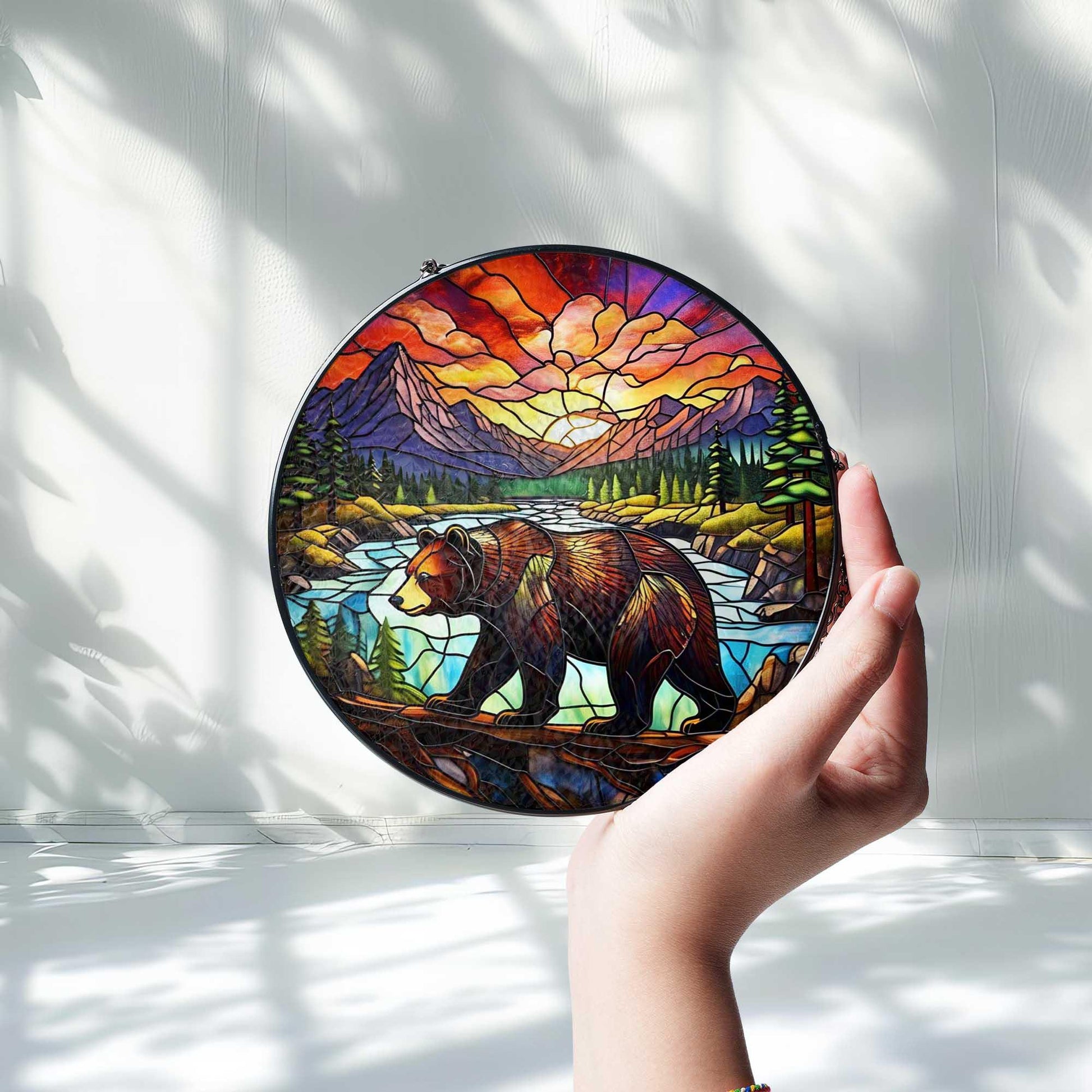 Mountain Bear Glass Suncatcher – Stained Glass Style Wildlife Window Hanging, Rustic Cabin Decor, Forest Nature Round Light Catcher