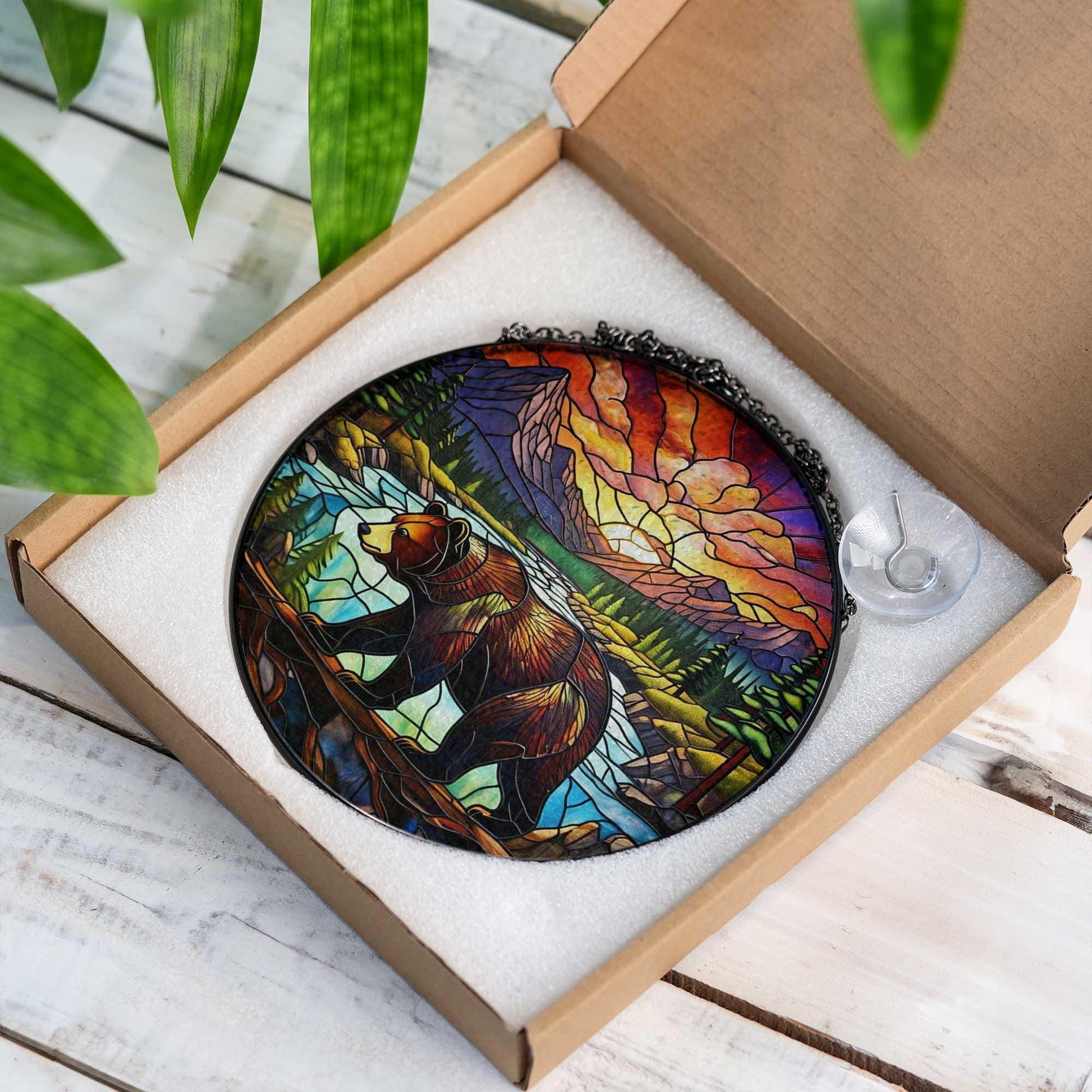 Mountain Bear Glass Suncatcher – Stained Glass Style Wildlife Window Hanging, Rustic Cabin Decor, Forest Nature Round Light Catcher