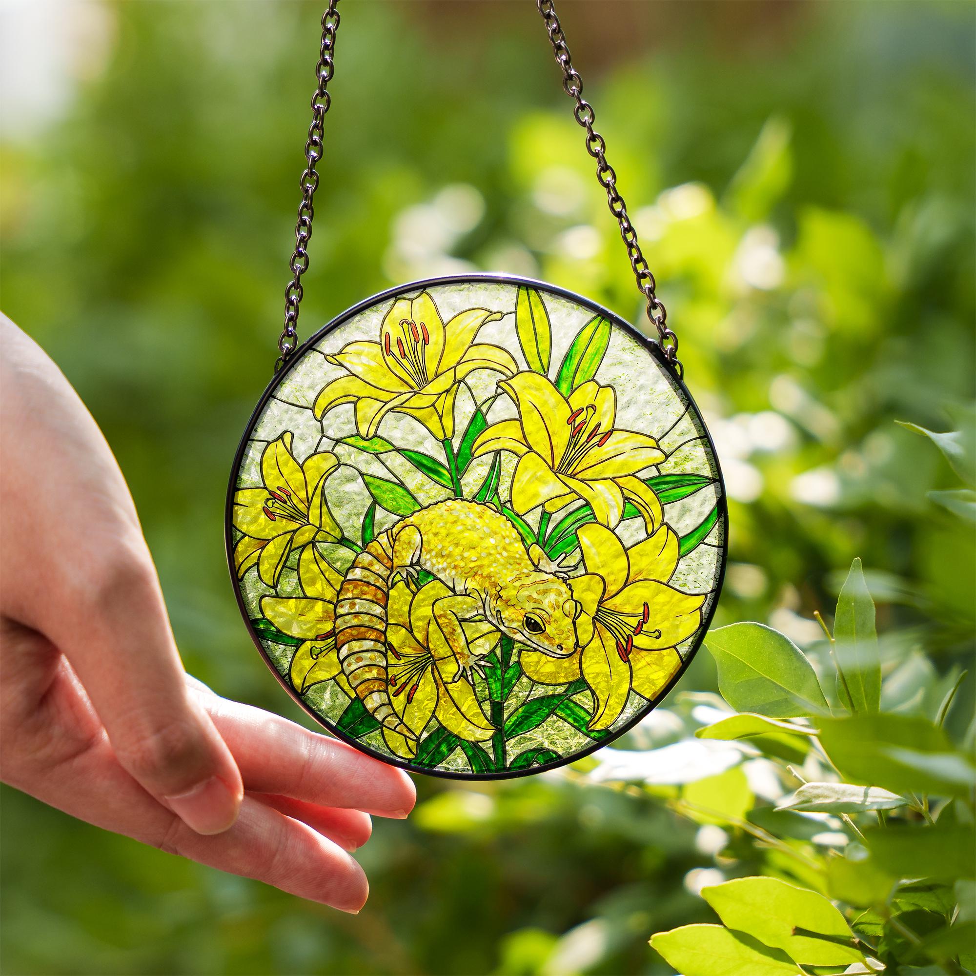 Gecko and Yellow Lilies Glass Suncatcher | Custom Nature Window Decor | Bright Yellow Floral and Reptile Suncatcher | Unique Home Decor