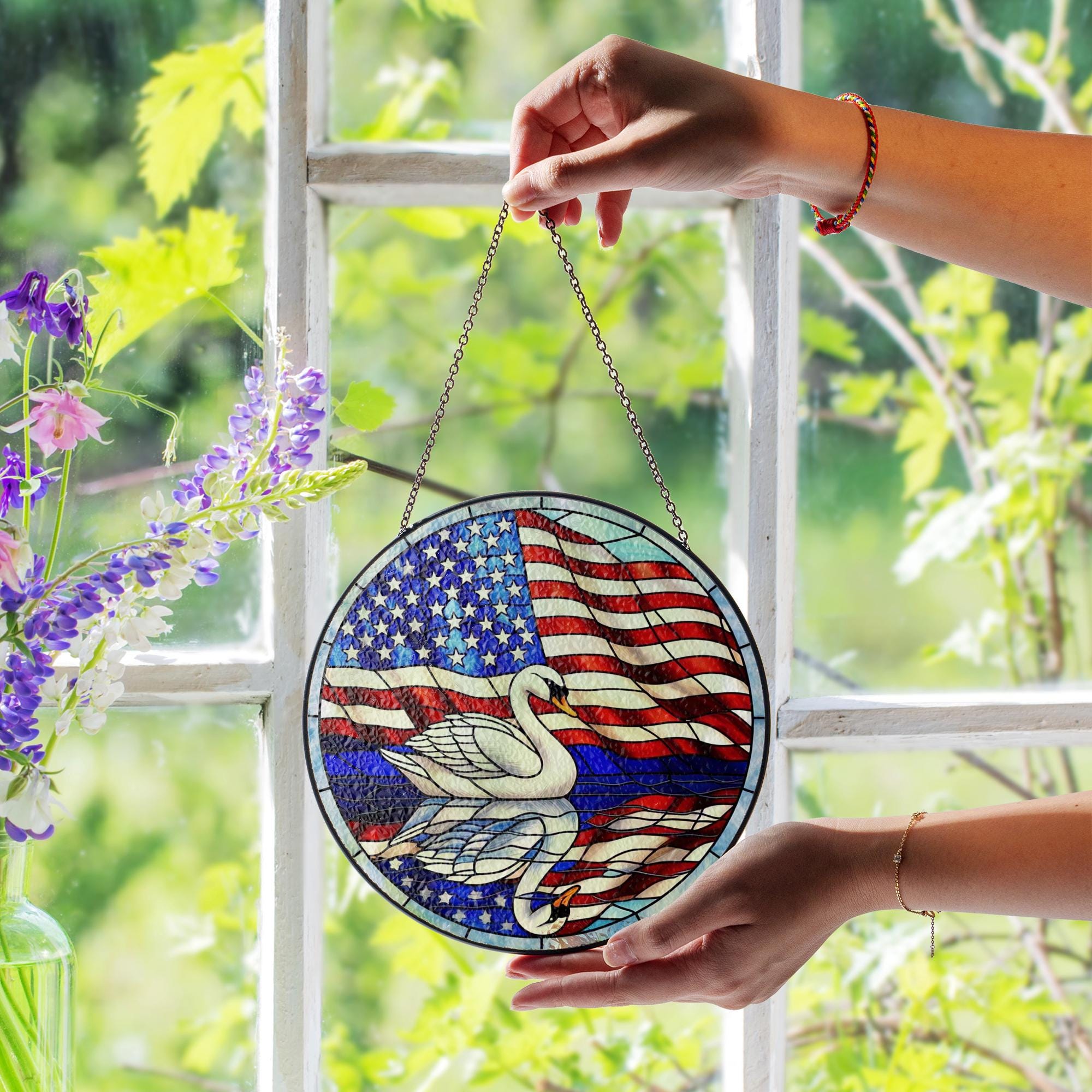 Patriotic Swan Glass Suncatcher – American Flag Round Window Hanging Decor, 4th of July Stained Glass Art for Independence Day Gift