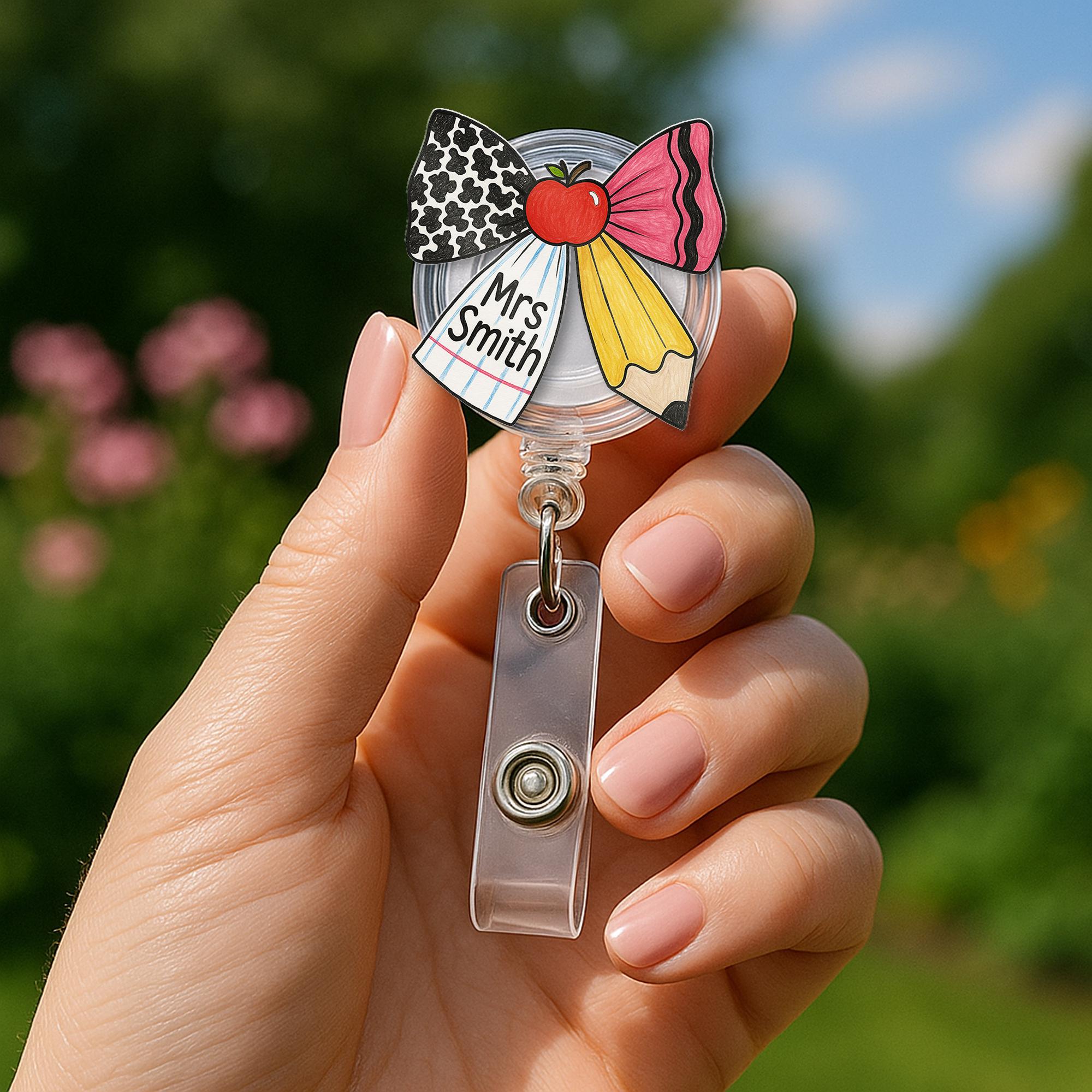 Personalized Teacher Badge Reel – Cute Bow Design with Pencil, Apple & Notebook Patterns, Custom Name ID Holder for Back to School