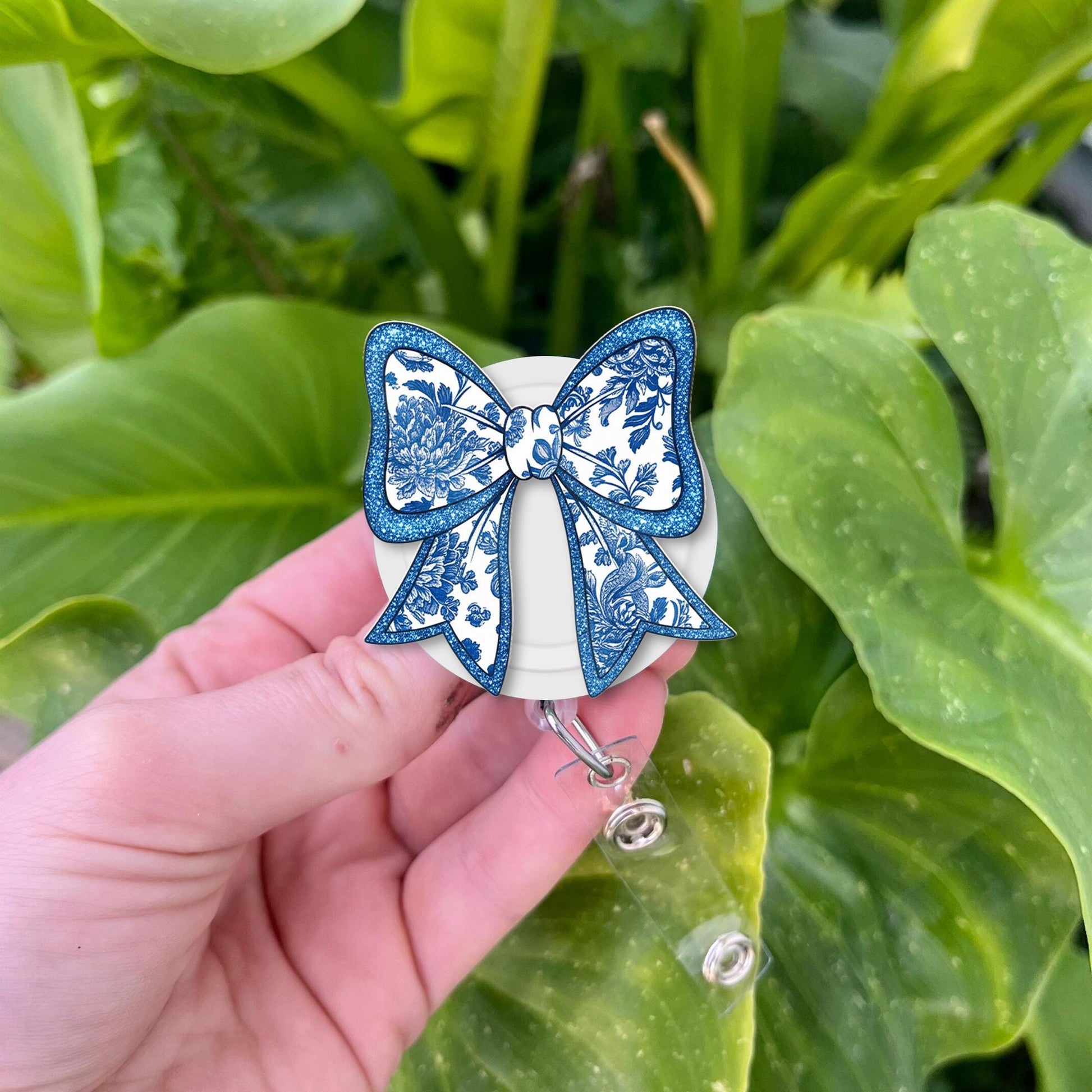 Chinoiserie Floral Bow Faux Glitter Badge Reel, Elegant ID Holder, Vintage Blue White Badge Clip, Nurse Gift, Cute Work Accessory
