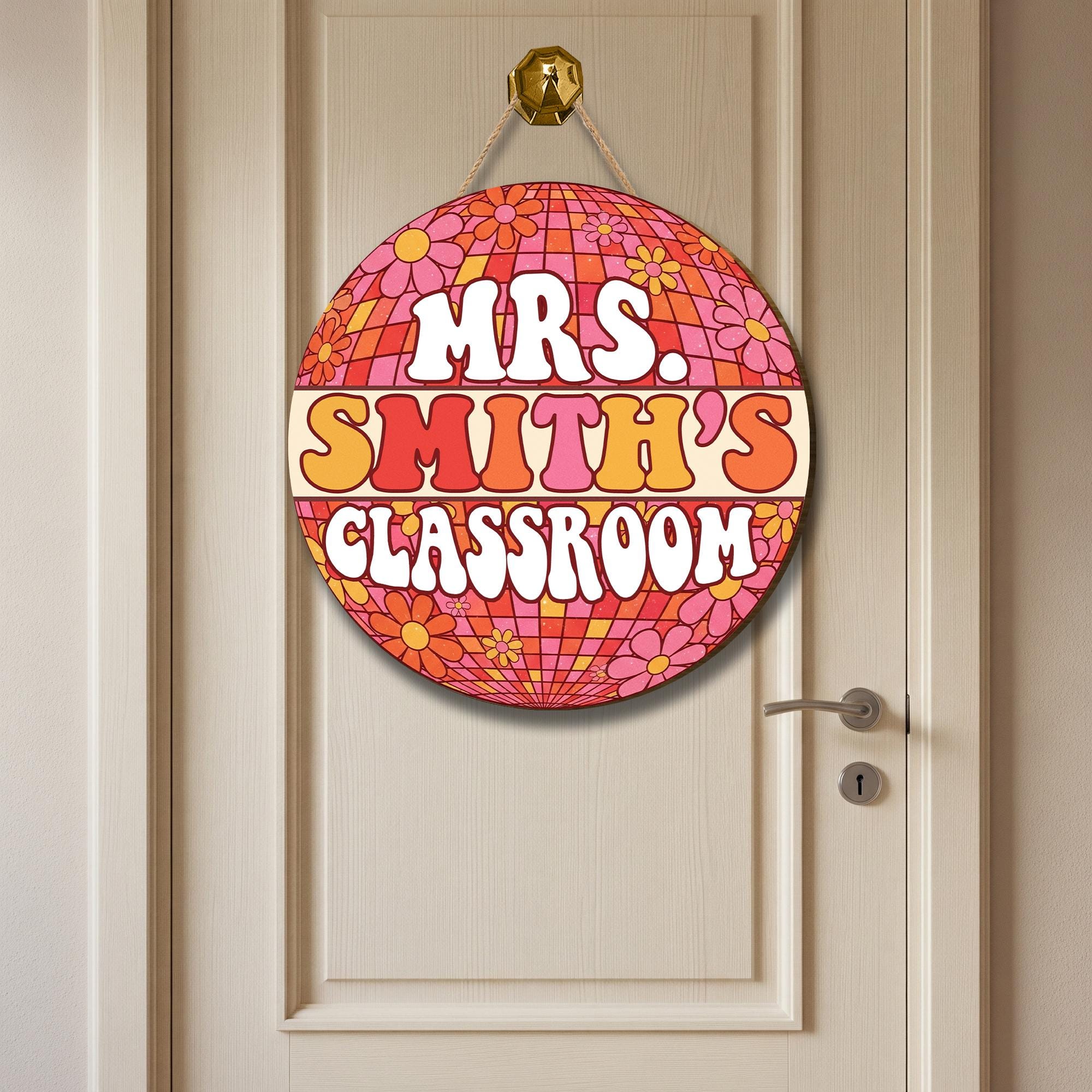 Retro Groovy Classroom Door Sign – Personalized Teacher Name Wall Decor, Floral Disco Theme Back to School Gift for Teachers, Welcome Sign