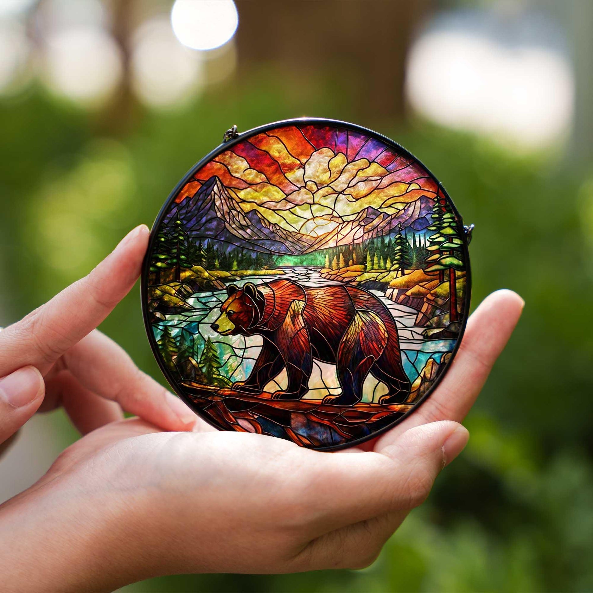 Mountain Bear Glass Suncatcher – Stained Glass Style Wildlife Window Hanging, Rustic Cabin Decor, Forest Nature Round Light Catcher
