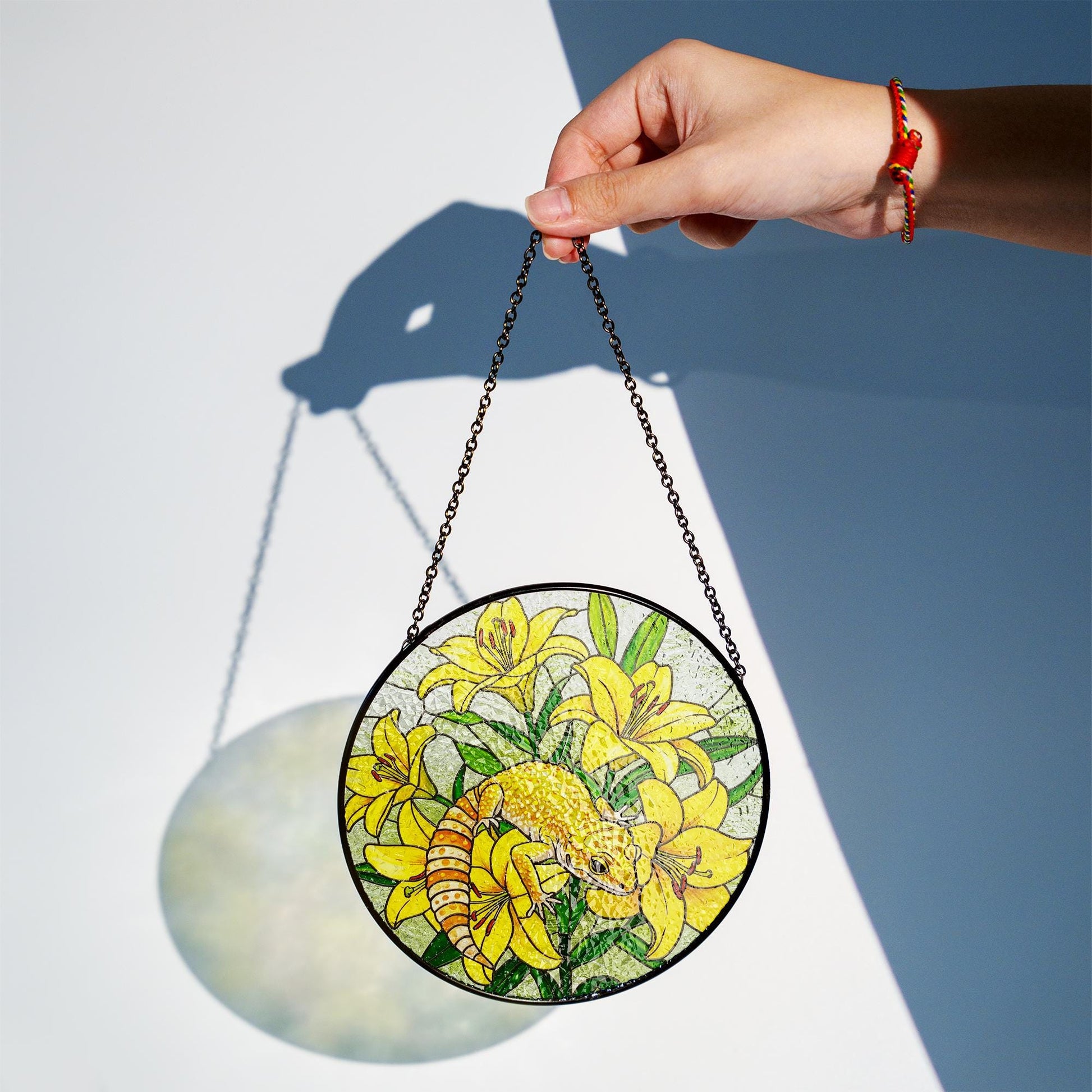Gecko and Yellow Lilies Glass Suncatcher | Custom Nature Window Decor | Bright Yellow Floral and Reptile Suncatcher | Unique Home Decor