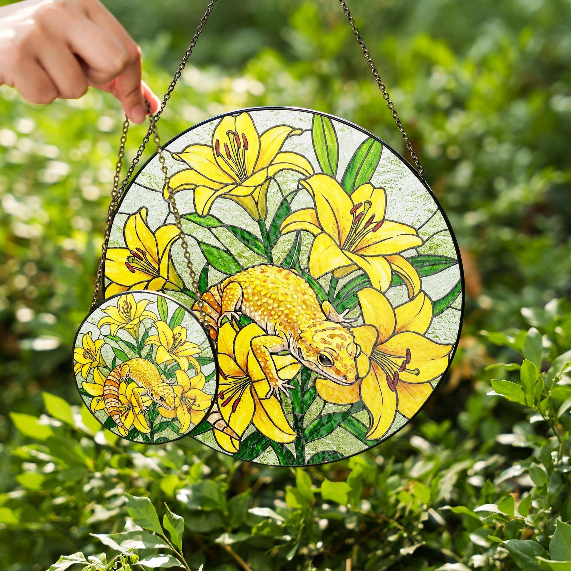 Gecko and Yellow Lilies Glass Suncatcher | Custom Nature Window Decor | Bright Yellow Floral and Reptile Suncatcher | Unique Home Decor