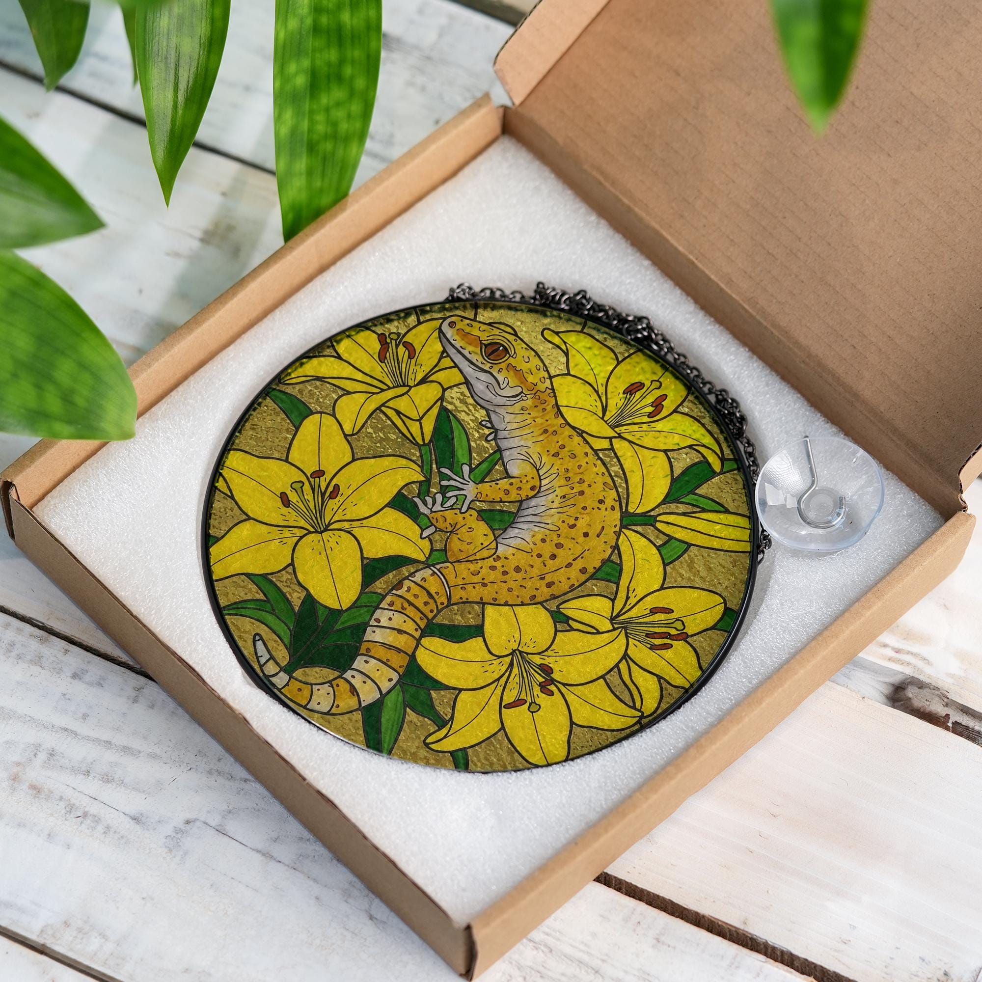 Vibrant Gecko Yellow Lilies Glass Suncatcher | Nature-Inspired Window Hanging | Floral & Reptile Window Decor | Custom Home Accent