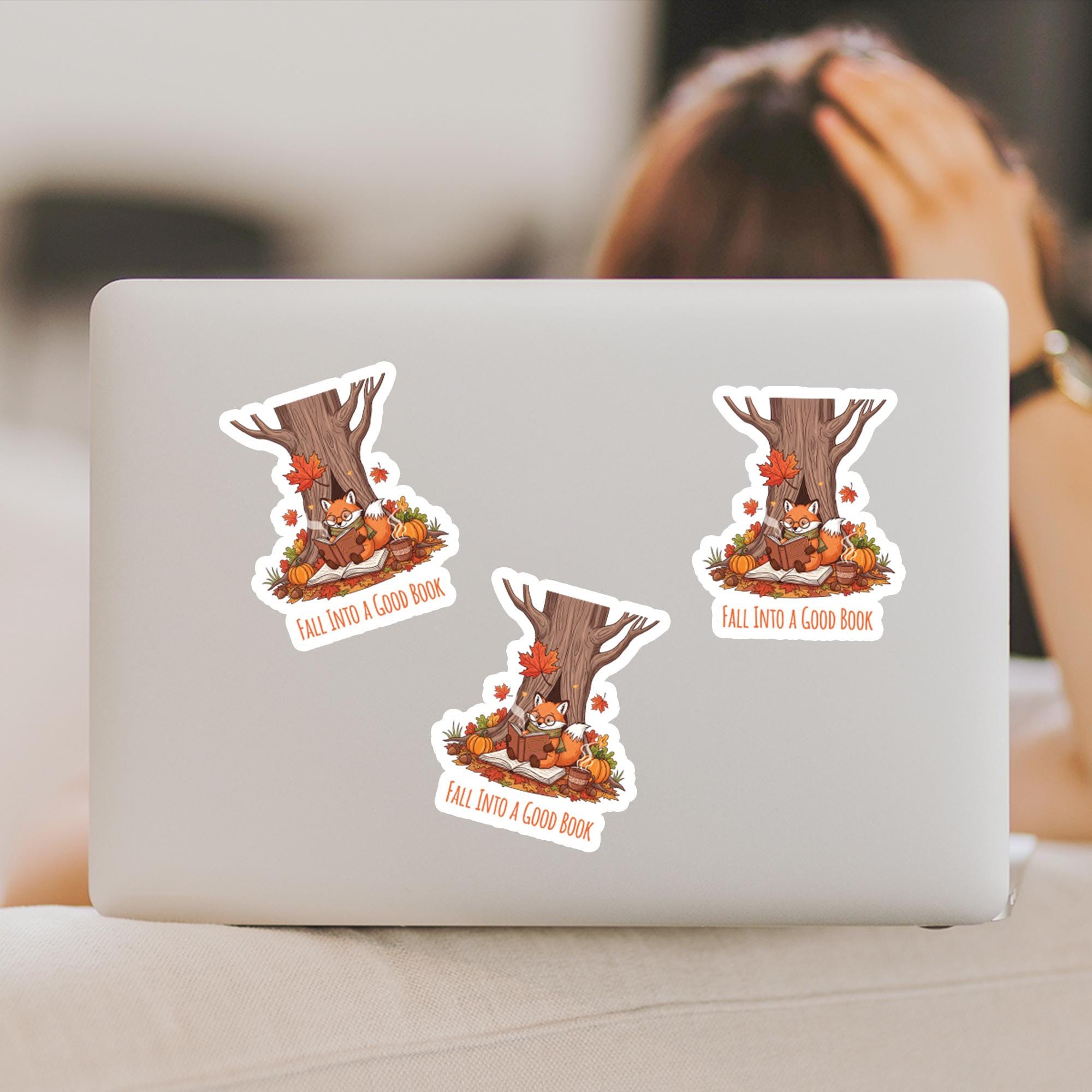 Fall Fox Reading Sticker – Cute Autumn Book Lover Vinyl Sticker, Cozy Pumpkin Spice Bookish Sticker for Journals, Laptops, Gifts