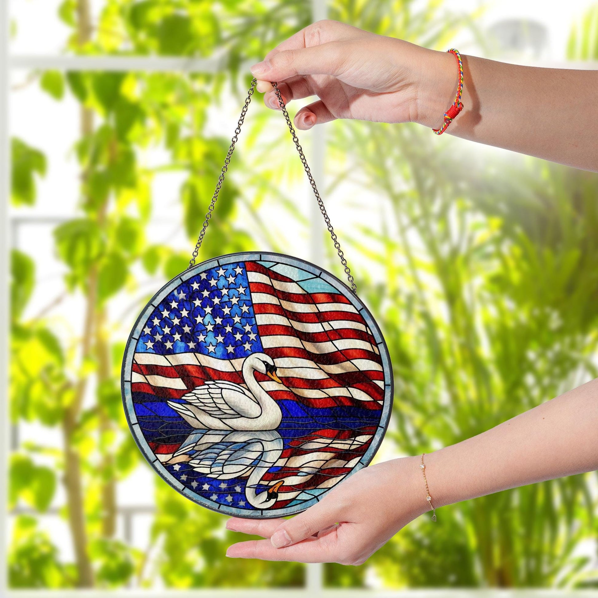 Patriotic Swan Glass Suncatcher – American Flag Round Window Hanging Decor, 4th of July Stained Glass Art for Independence Day Gift