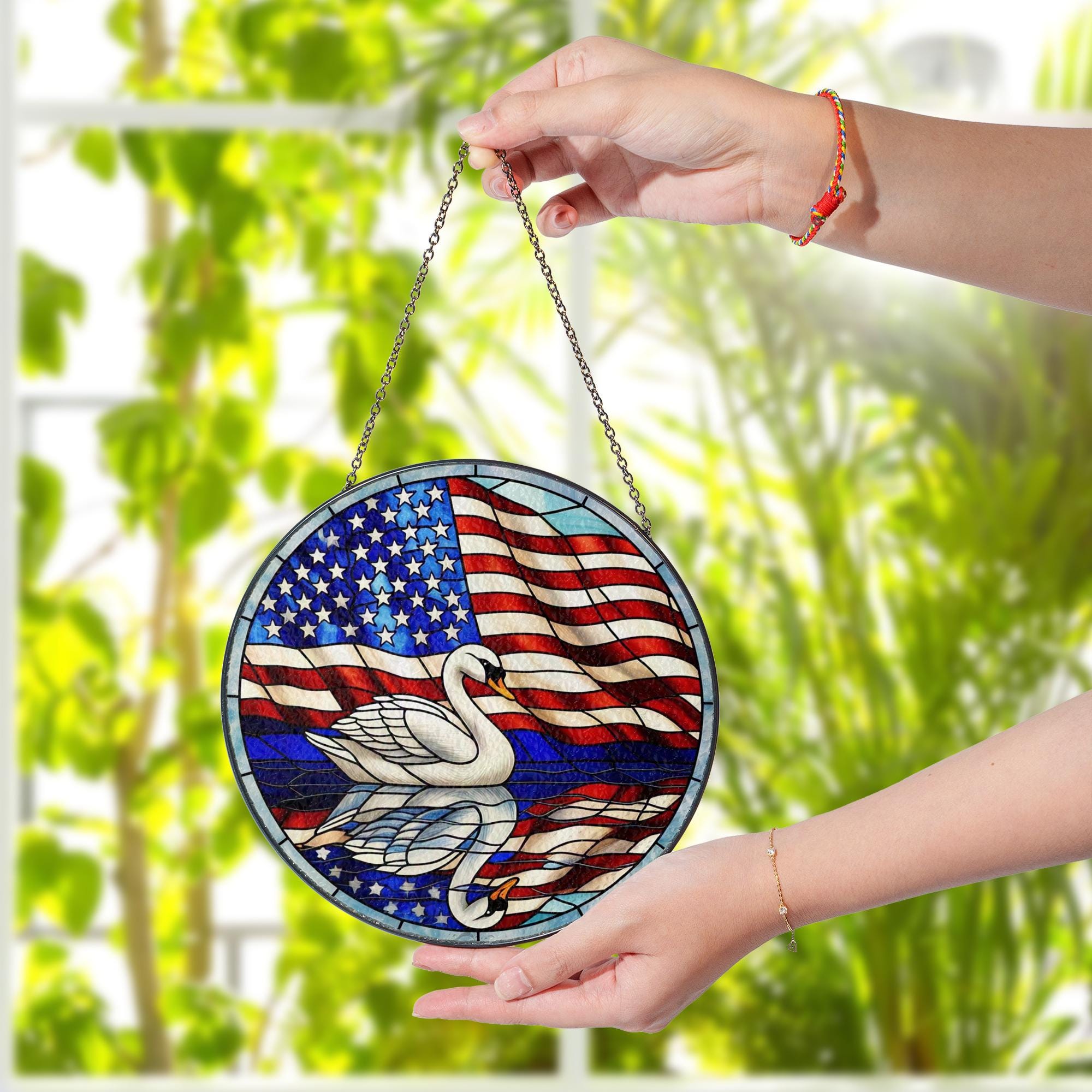 Patriotic Swan Glass Suncatcher – American Flag Round Window Hanging Decor, 4th of July Stained Glass Art for Independence Day Gift