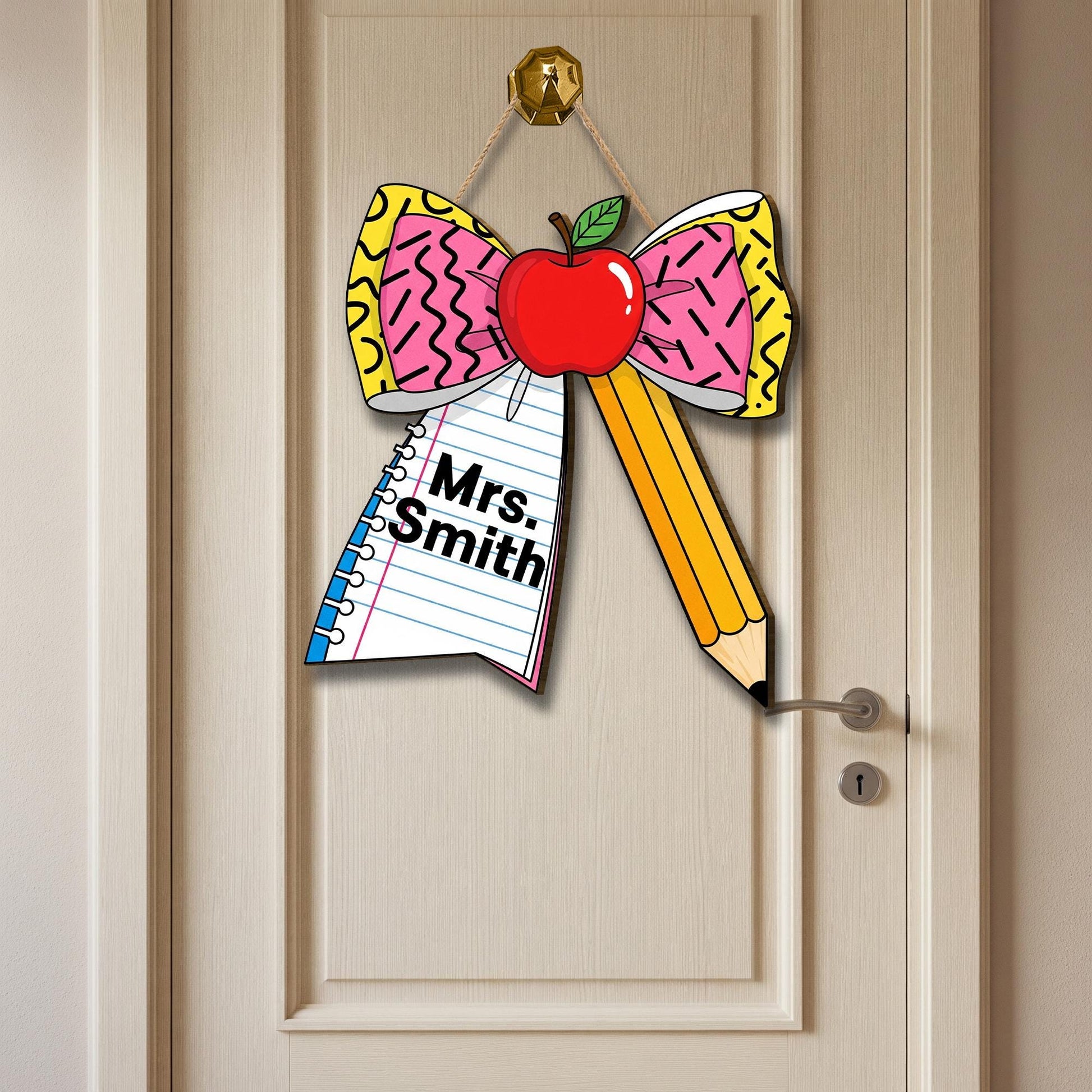 Personalized Teacher Bow Door Sign with Apple, Pencil & Notebook – Fun Custom Classroom Name Plaque for Back to School Decor