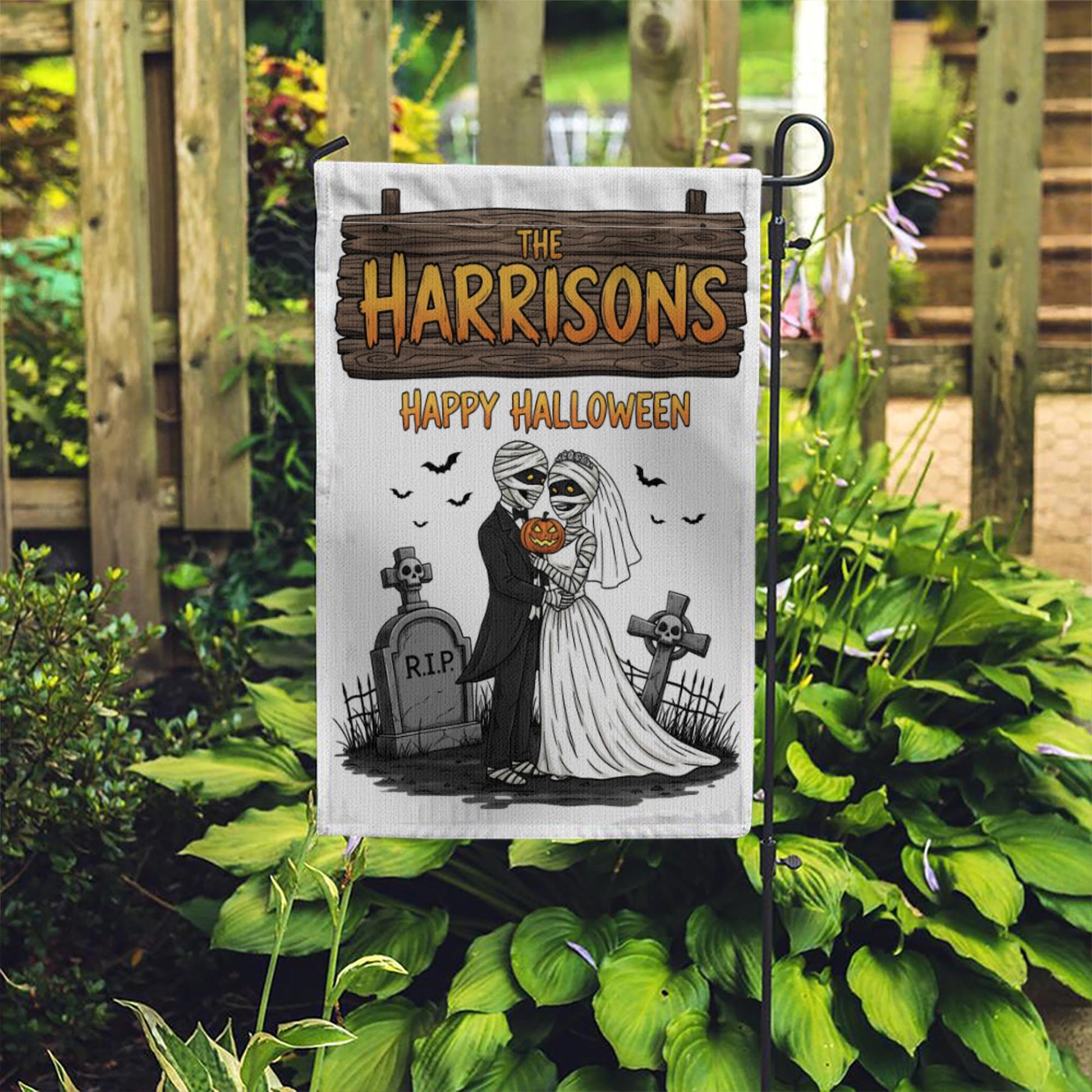 Custom Mummy Couple Halloween Garden Flag – Personalized Name Yard Decor, Spooky Wedding Gift, Funny Fall Outdoor Decoration