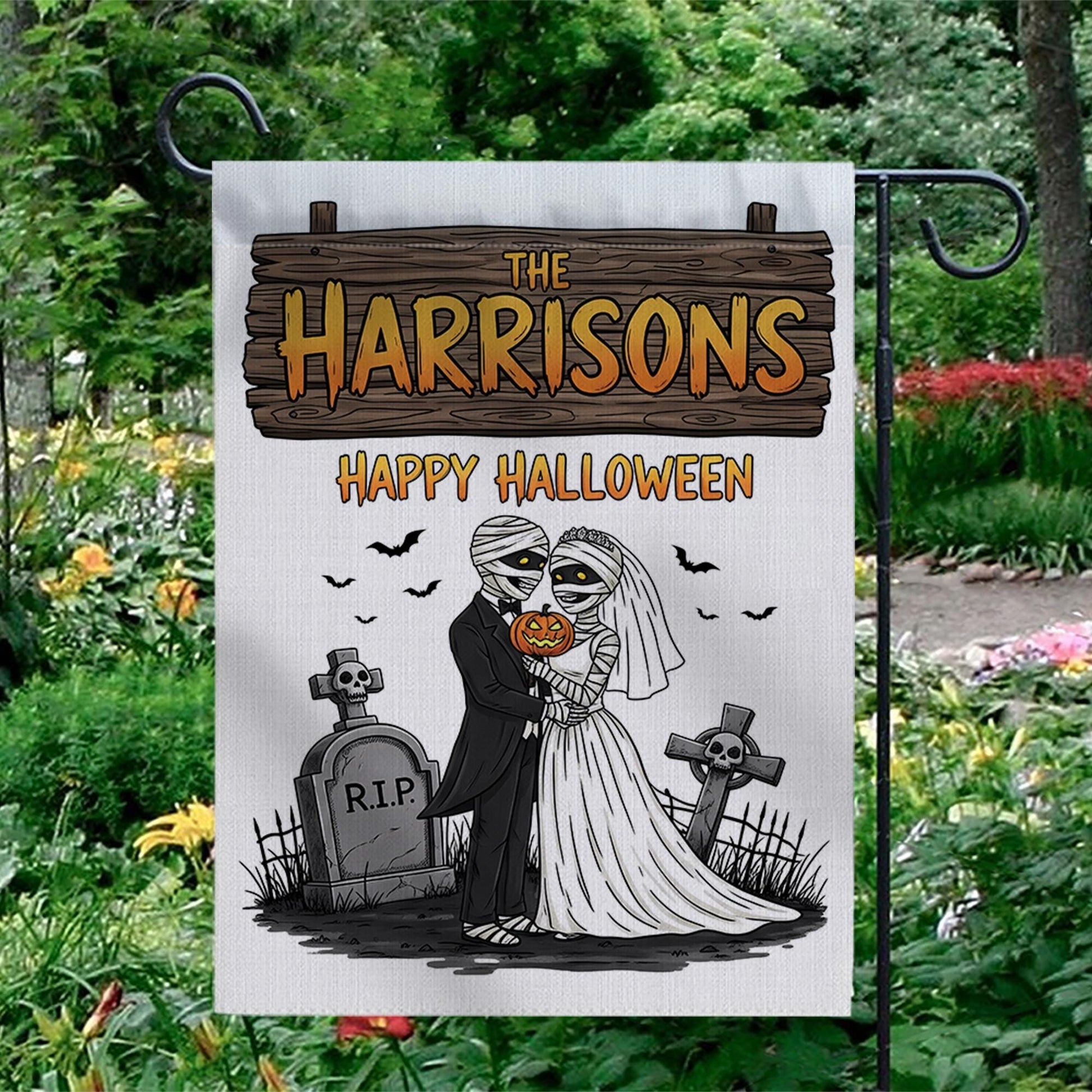 Custom Mummy Couple Halloween Garden Flag – Personalized Name Yard Decor, Spooky Wedding Gift, Funny Fall Outdoor Decoration