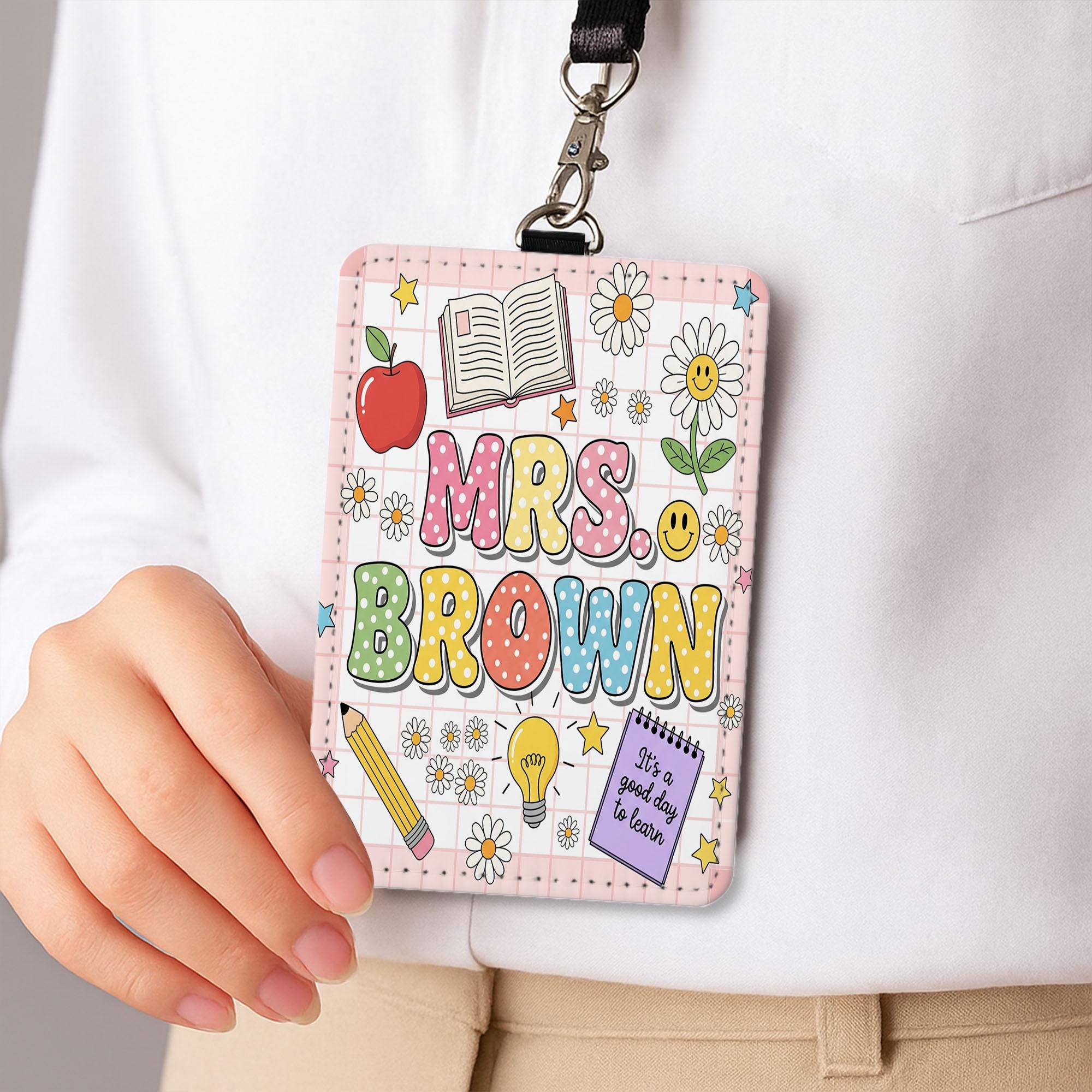 Personalized Teacher Badge Holder, Custom Name Retro ID Holder, Cute Apple Badge Clip, Retractable Name Tag, Gift for Educator, Nurse, Staff