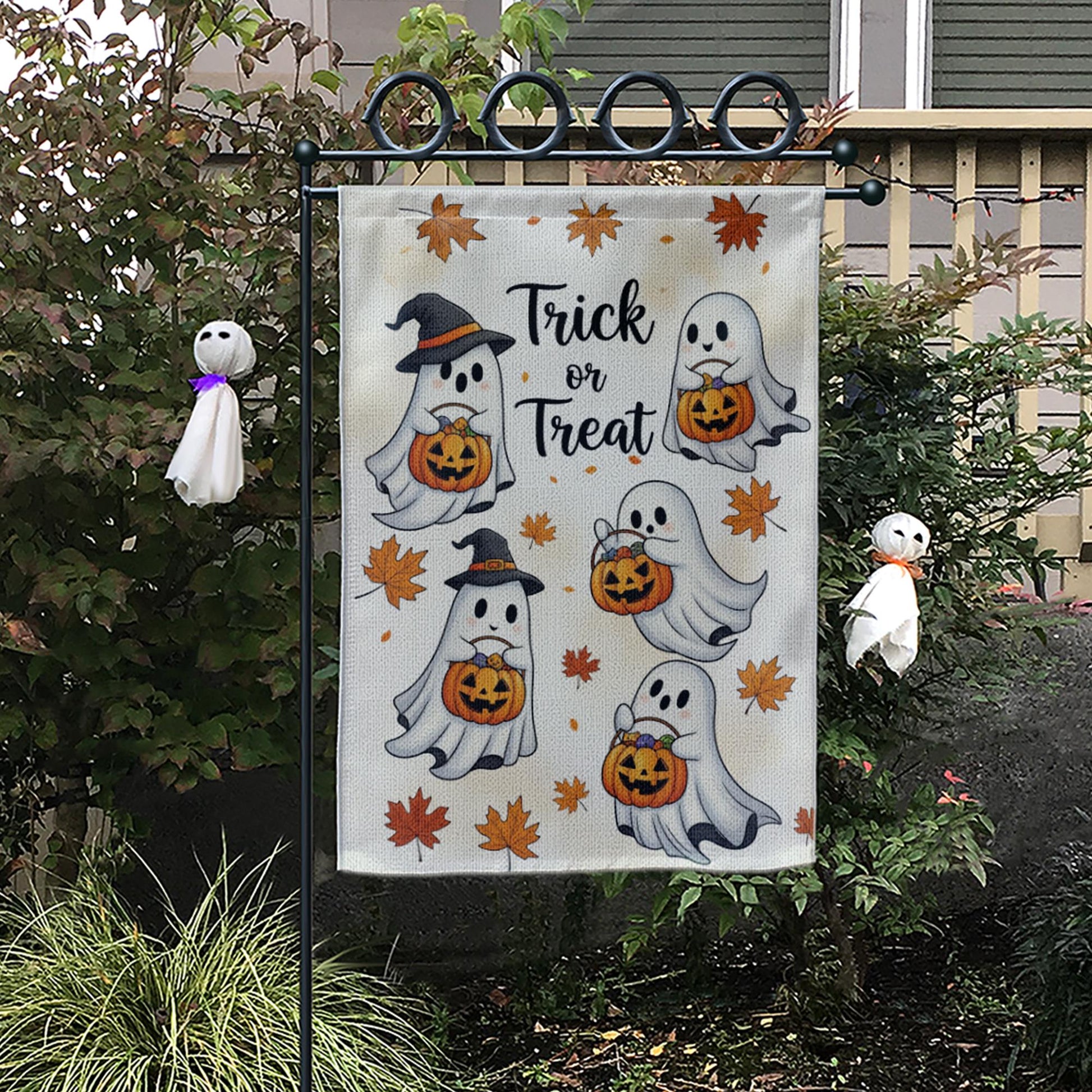 Trick or Treat Ghost Garden Flag – Cute Halloween Yard Decor with Pumpkins & Leaves, Outdoor Fall Decoration for Porch or Lawn