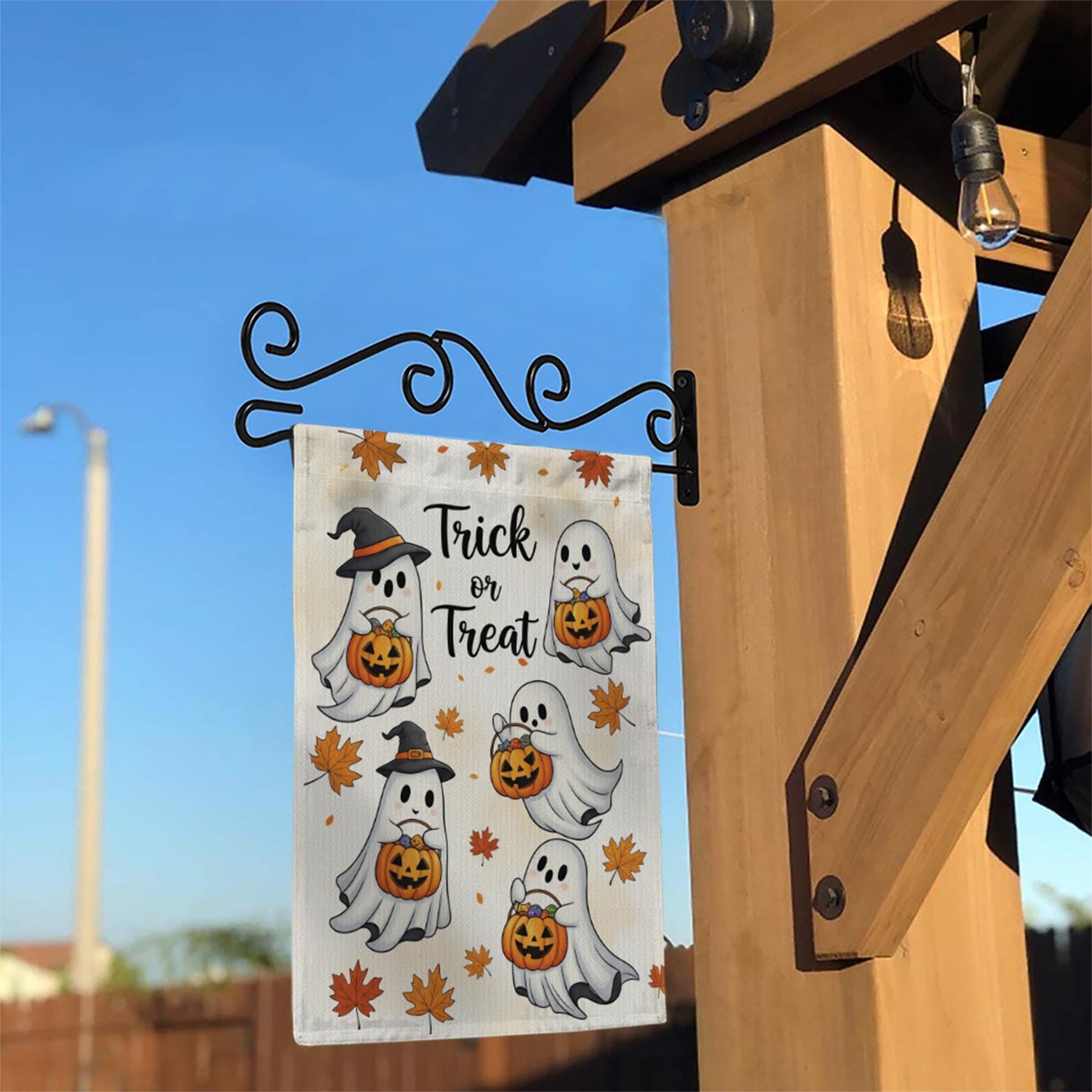 Trick or Treat Ghost Garden Flag – Cute Halloween Yard Decor with Pumpkins & Leaves, Outdoor Fall Decoration for Porch or Lawn