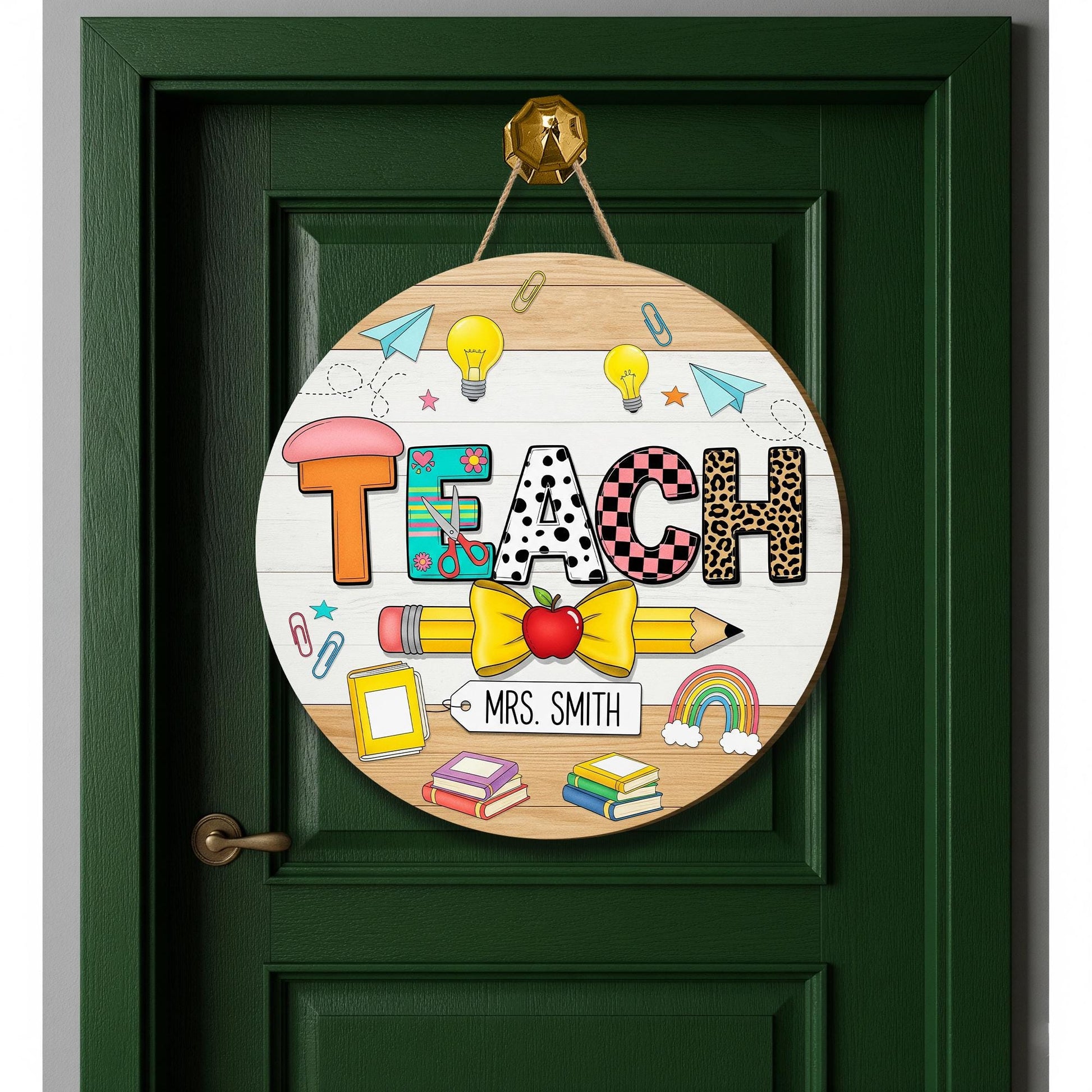 Personalized TEACH Door Sign – Cute Teacher Classroom Decor with Name, Pencil, Books & Lightbulbs – Back to School Gift Idea, Class Decor