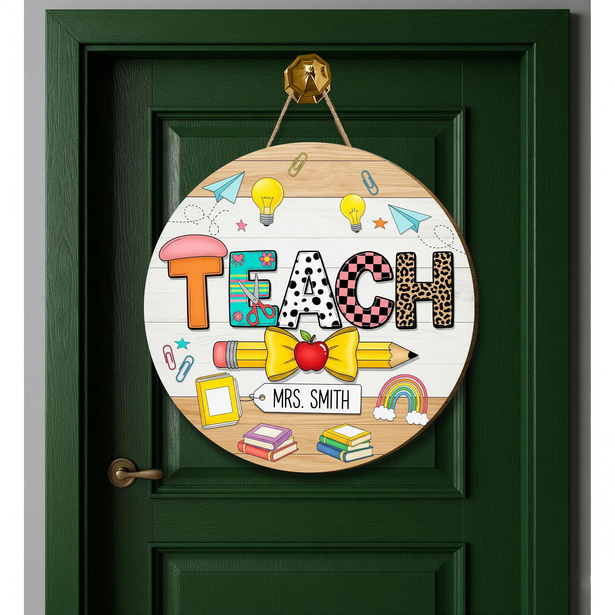 Personalized TEACH Door Sign – Cute Teacher Classroom Decor with Name, Pencil, Books & Lightbulbs – Back to School Gift Idea, Class Decor