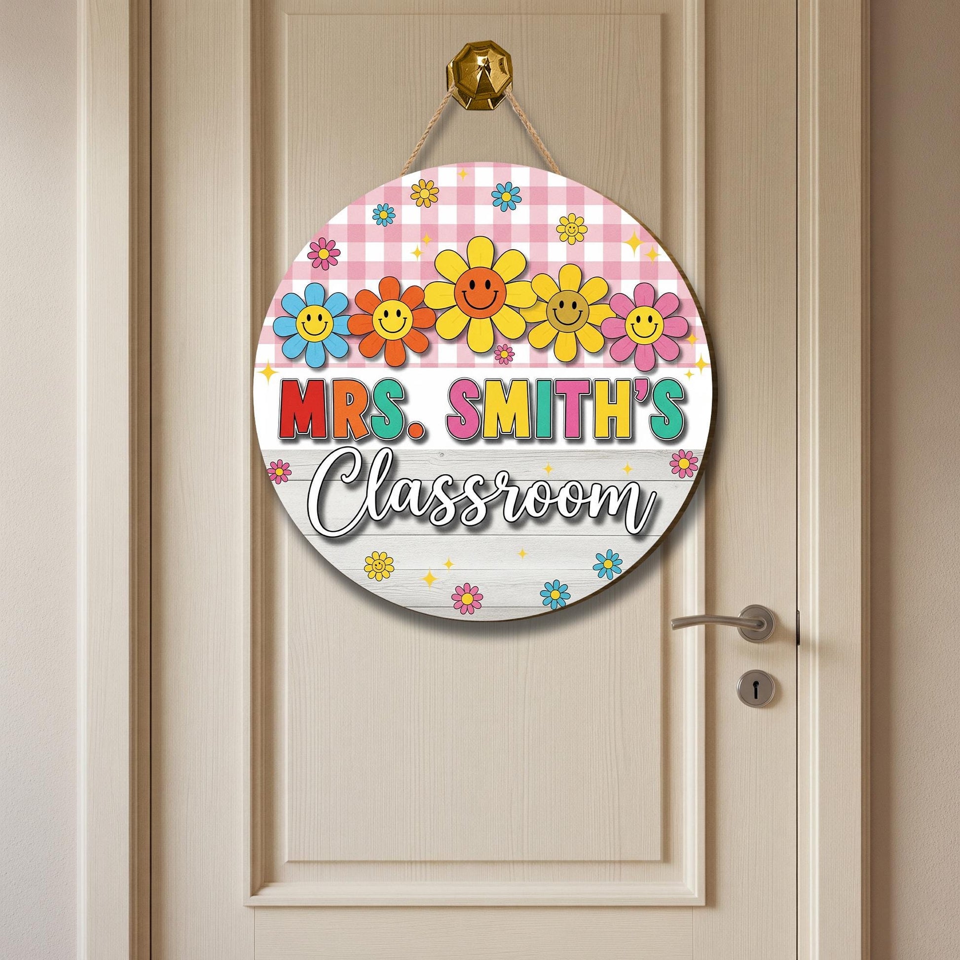 Smiley Flower Teacher Door Sign – Personalized Classroom Decor with Name – Cute Wooden Sign for Back to School or Gift, Floral Door Hanger