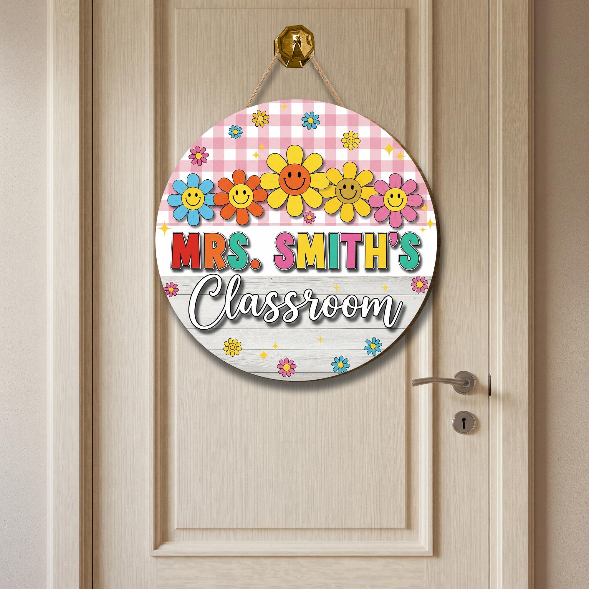 Smiley Flower Teacher Door Sign – Personalized Classroom Decor with Name – Cute Wooden Sign for Back to School or Gift, Floral Door Hanger