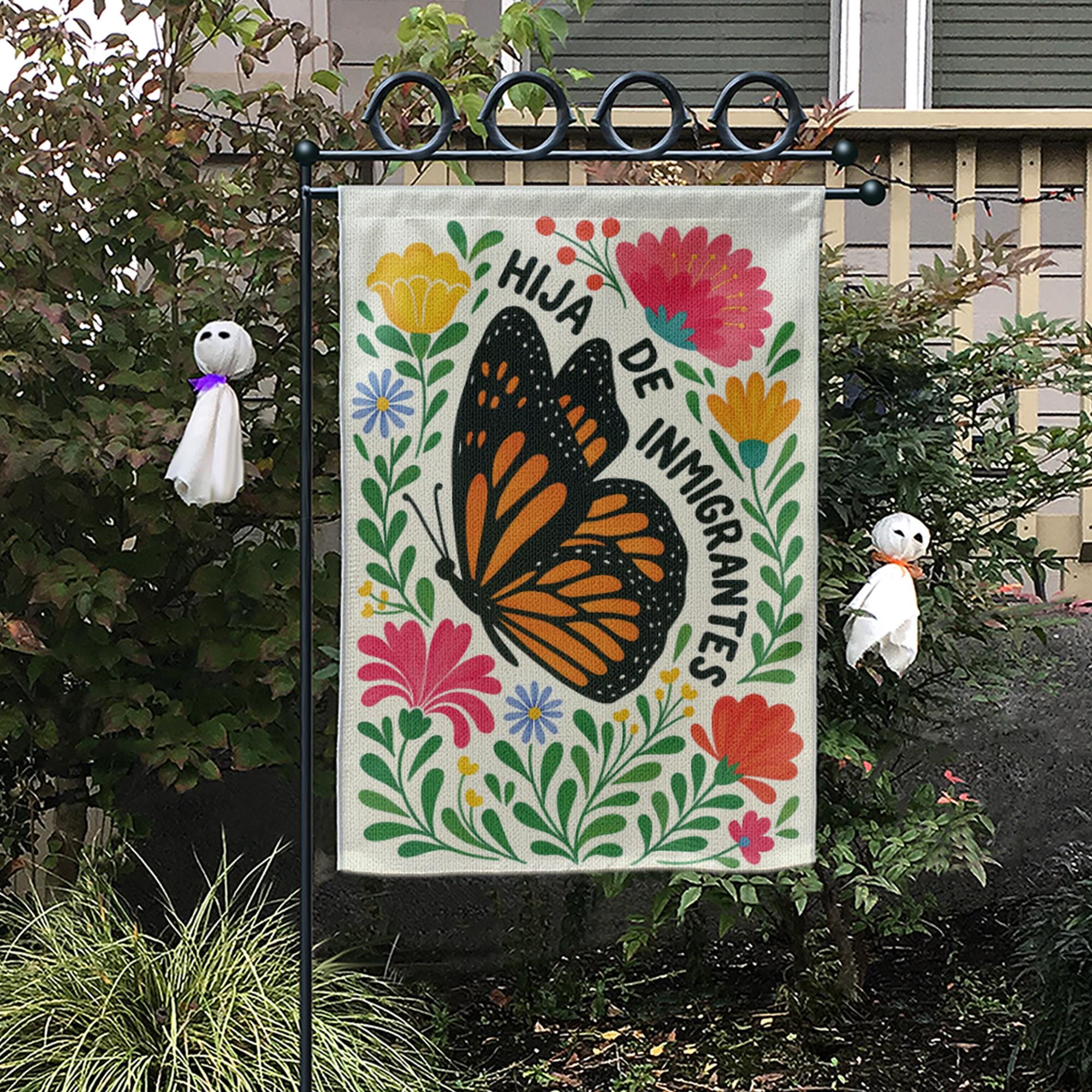Hija de Inmigrantes Garden Flag, Monarch Butterfly Outdoor Banner, Latina Pride Yard Decor, Bilingual Floral Immigrant Heritage Sign