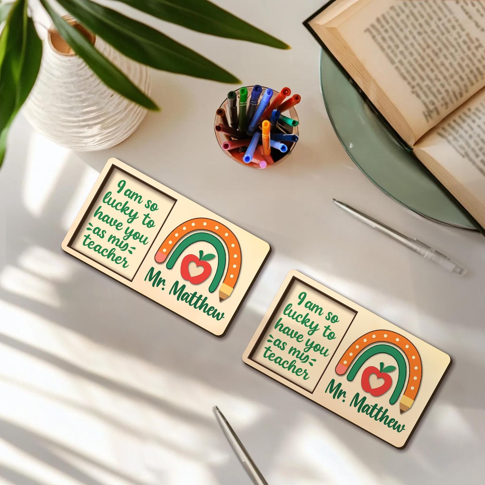 Teacher Rainbow Magnet Note Holder – Personalized Apple Theme Sticky Note Organizer – Cute Classroom Gift for Mr. or Mrs. Teacher