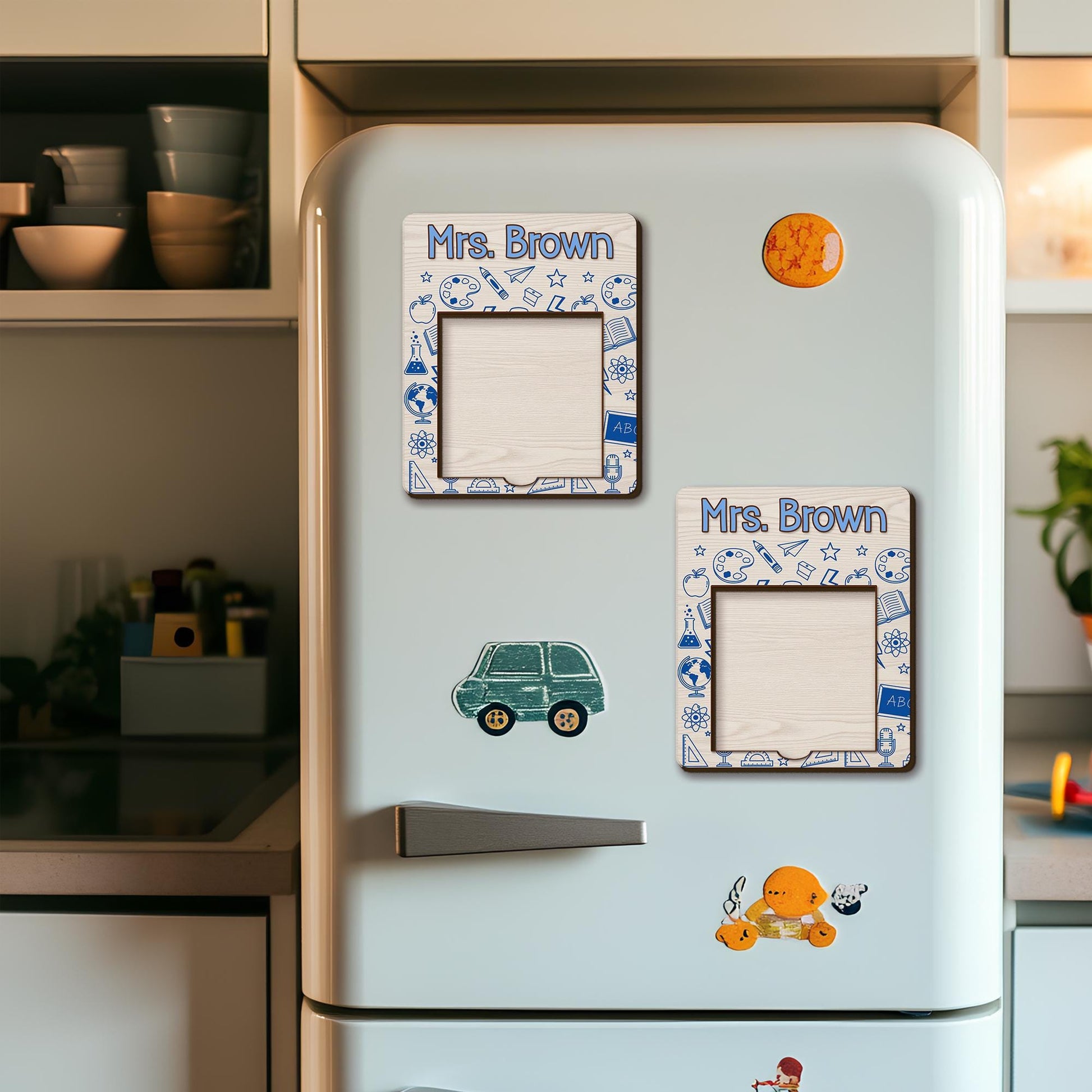 Personalized Teacher Sticky Note Holder Magnet – Custom Name School Blue Icon Design, Classroom To-Do List Organizer for Teachers, Educators
