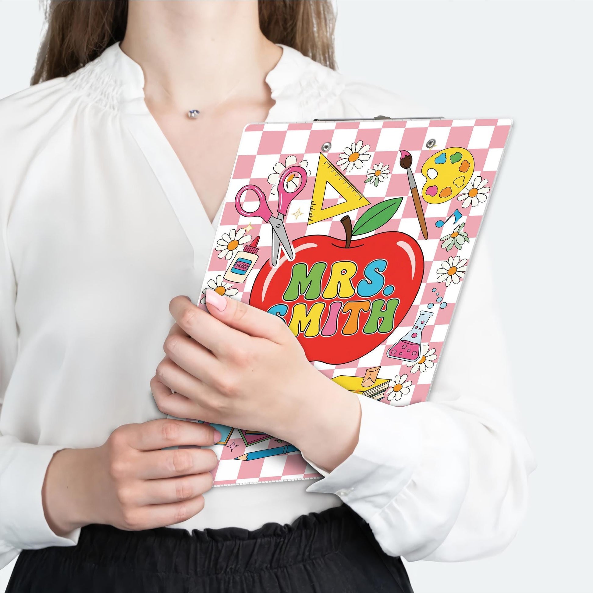 Personalized Teacher Clipboard with Apple and School Supplies – Cute Retro Style Custom Name Gift for Classroom or Teacher Appreciation