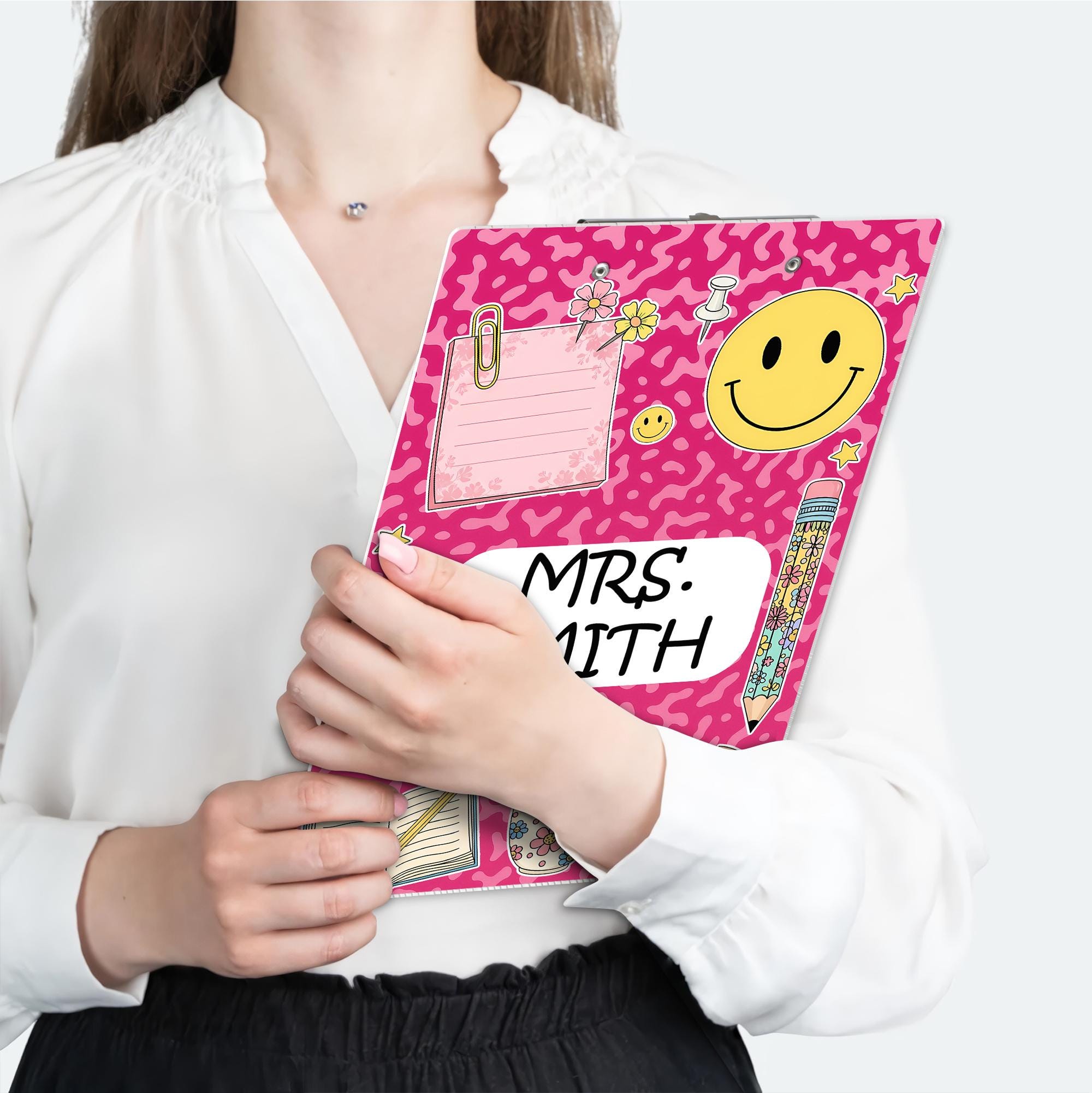 Personalized Teacher Clipboard with Pink Camo and Smiley Faces – Custom Name Cute Classroom Gift, Retro Back to School Office Decor