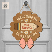 Personalized Welcome to Classroom Door Sign – Custom Teacher Name with Pencil, Daisy & Bow, Cute Wooden Back to School Door Hanger