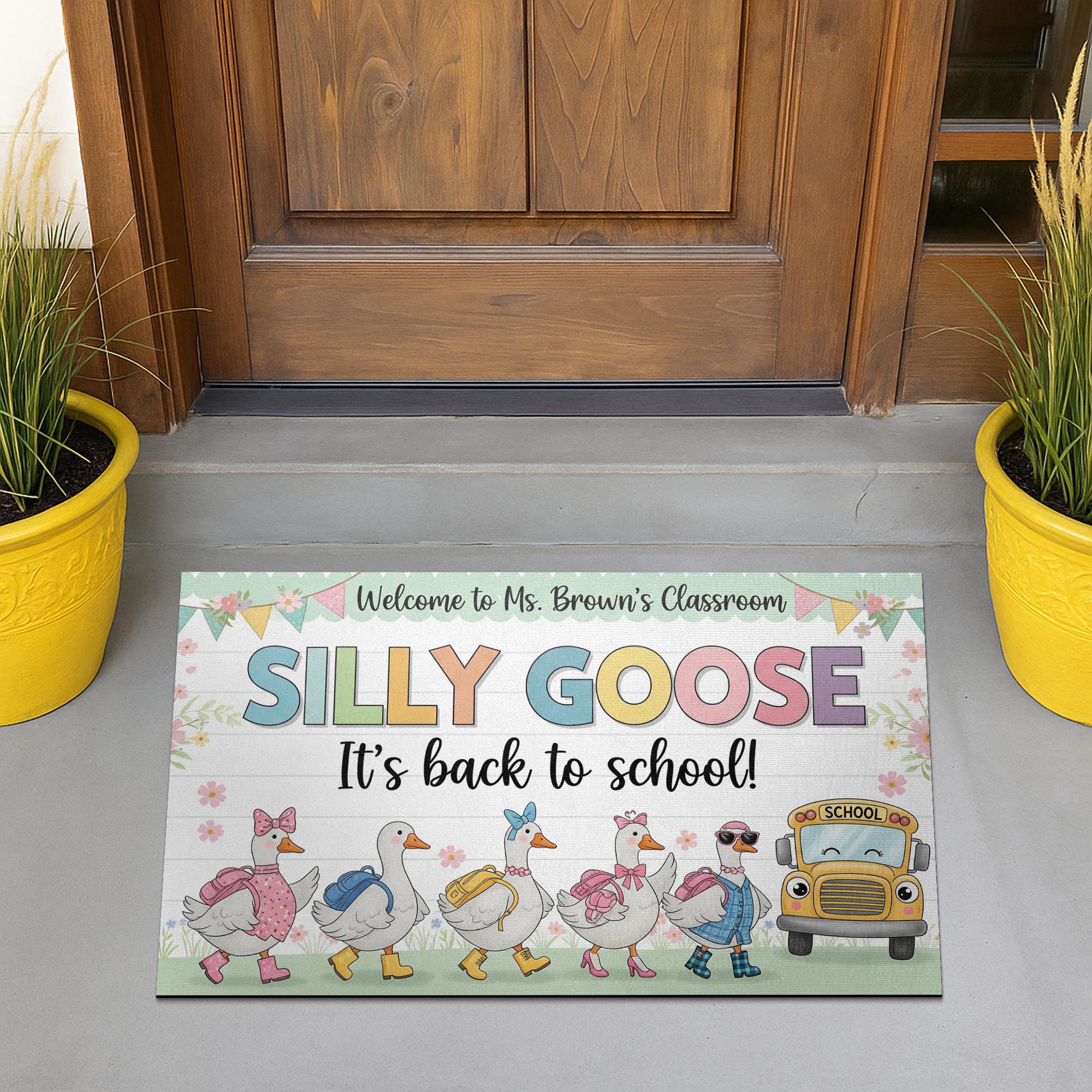Silly Goose Back to School Doormat – Funny Teacher Classroom Rug, Personalized Entry Mat for Welcome Area, Cute Goose Decor, School Doormat