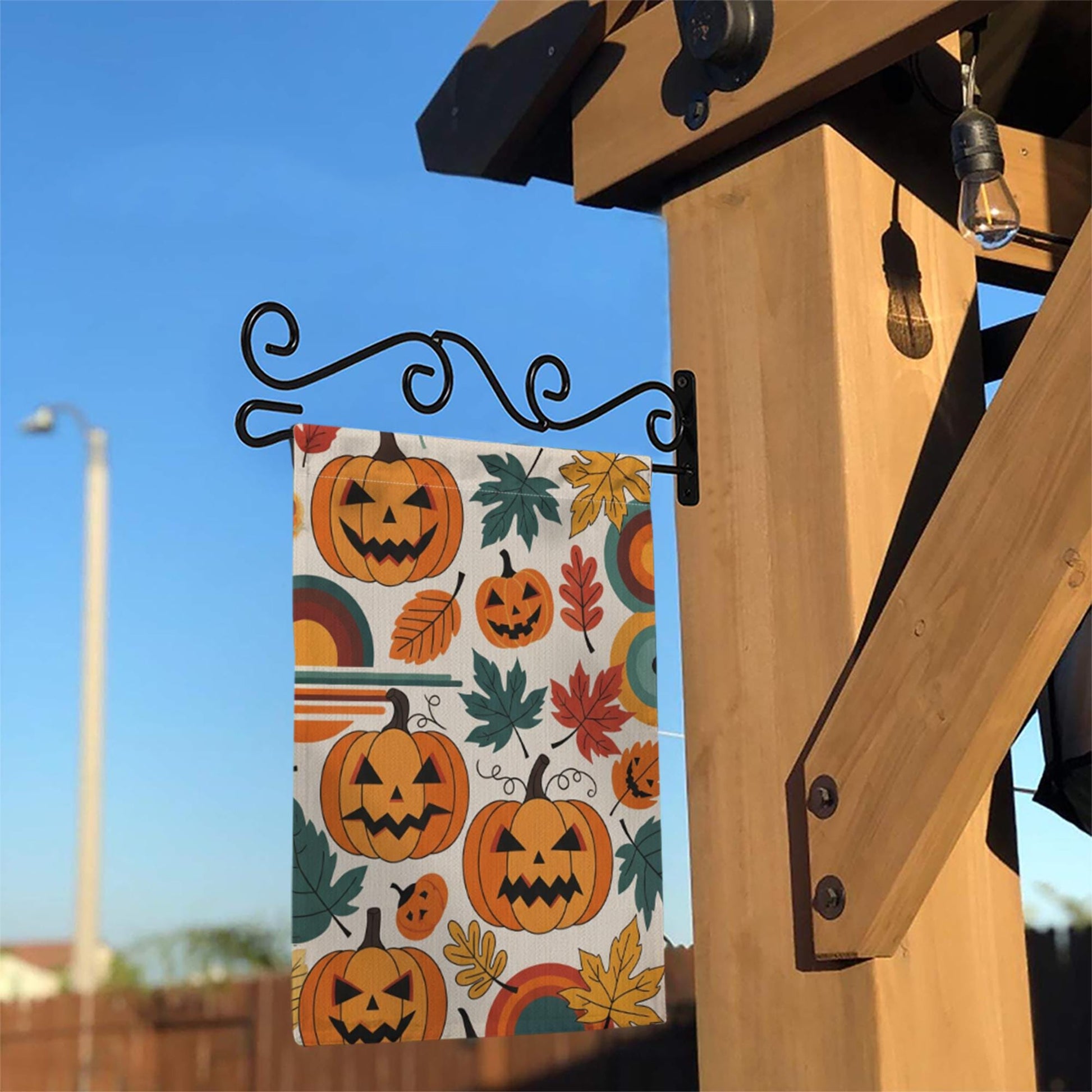 Retro Pumpkin Garden Flag - Fall Halloween Yard Decor with Colorful Leaves and Jack-O'-Lanterns, Vintage Autumn Outdoor Decoration
