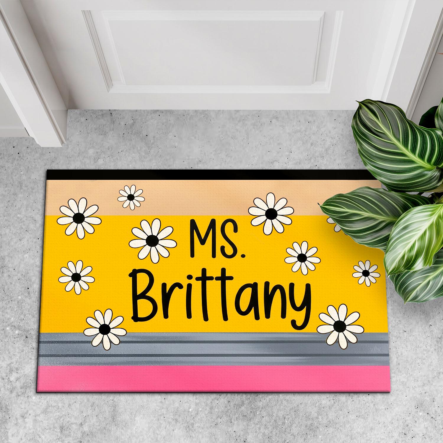 Personalized Teacher Doormat, Daisy Floral Classroom Rug, Custom Name School Mat, Cute Welcome Mat for Teachers, Bright Door Decor