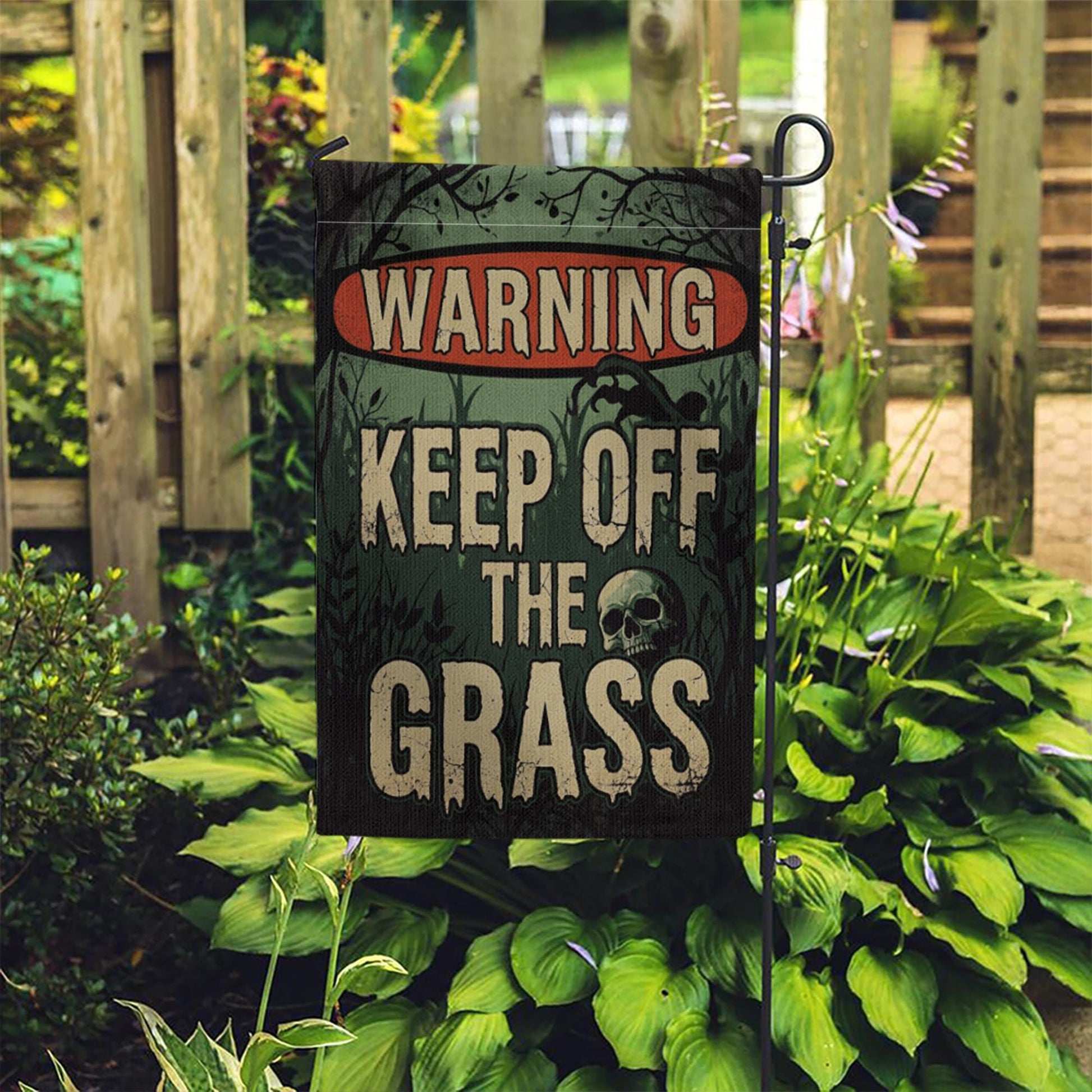 Warning Keep Off the Grass Halloween Garden Flag – Funny Spooky Yard Sign, Outdoor Lawn Decor, Creepy Fall Decoration with Skull