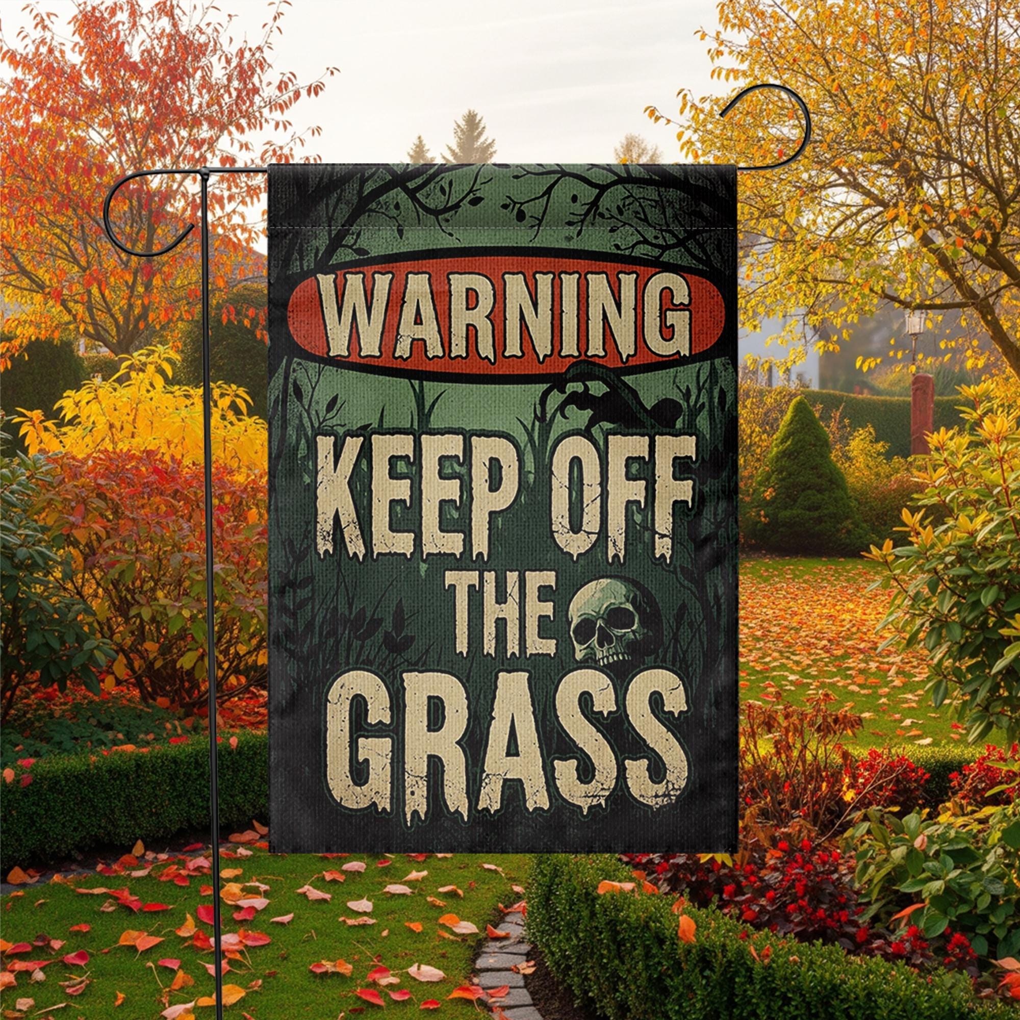 Warning Keep Off the Grass Halloween Garden Flag – Funny Spooky Yard Sign, Outdoor Lawn Decor, Creepy Fall Decoration with Skull