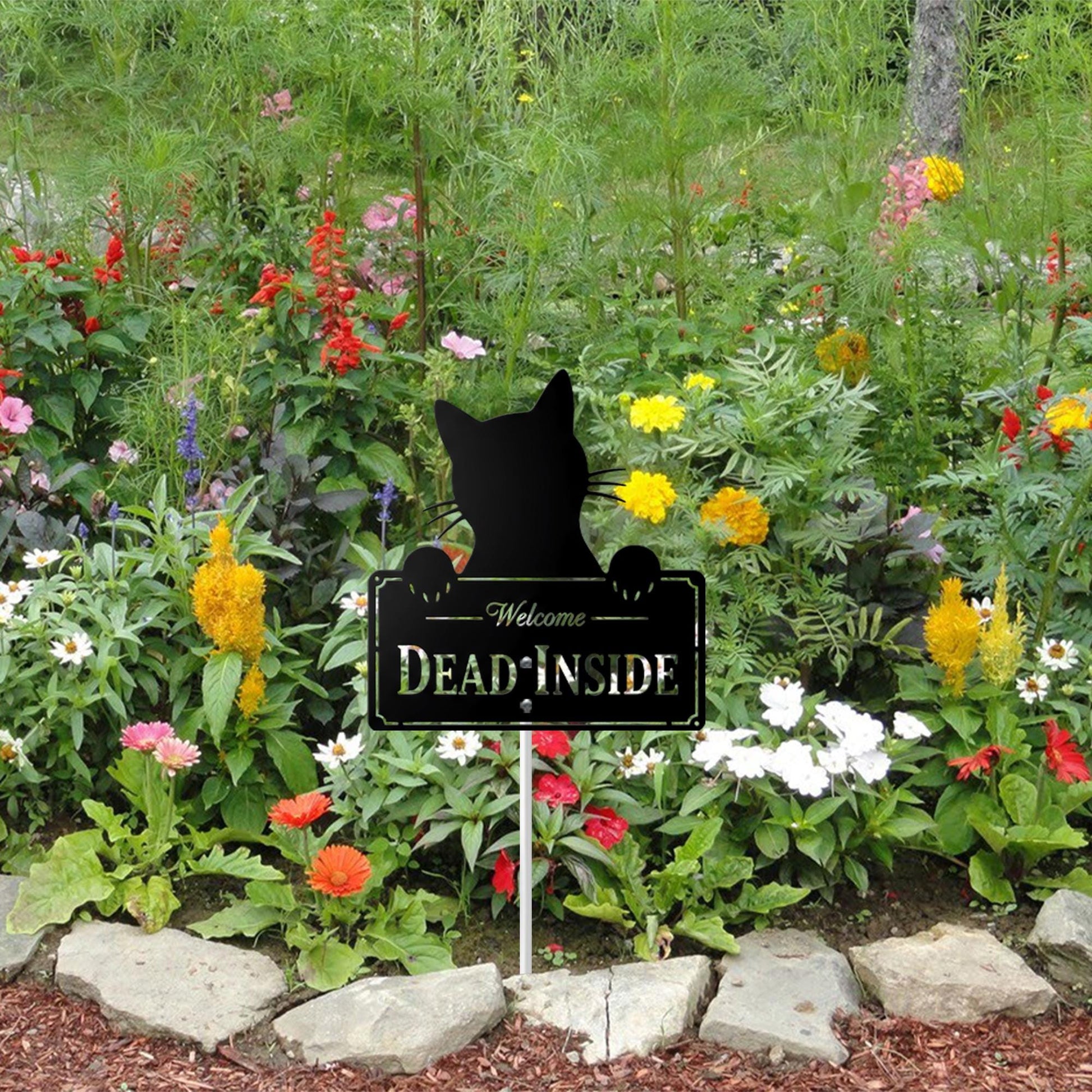 Funny Cat Metal Garden Sign – Welcome Dead Inside Yard Stake, Gothic Outdoor Decor, Halloween Cat Lover Gift, Dark Humor Lawn Art