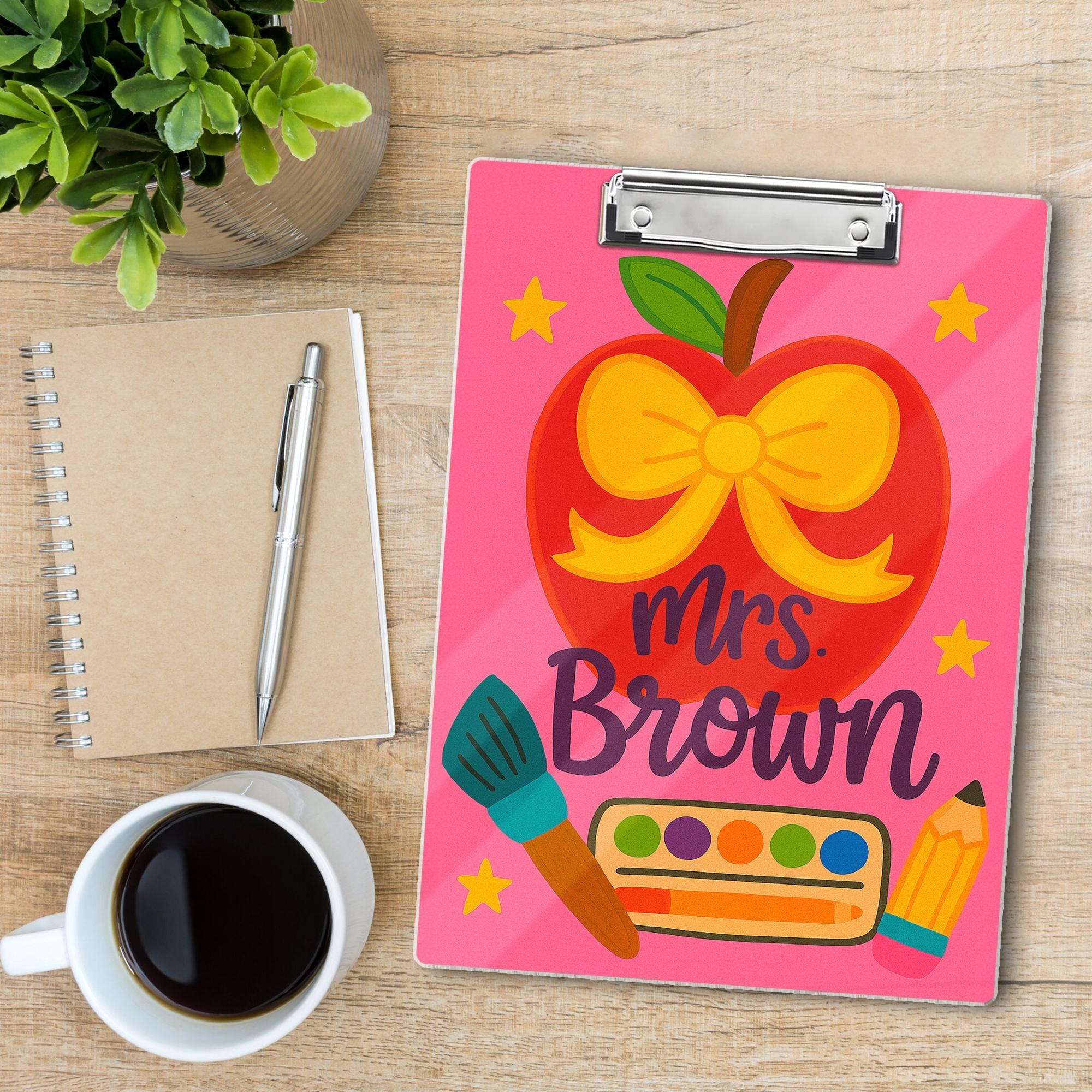 Personalized Teacher Clipboard – Cute Apple with Bow & Art Supplies Design, Custom Back to School Gift for Teachers, Educators, School Staff