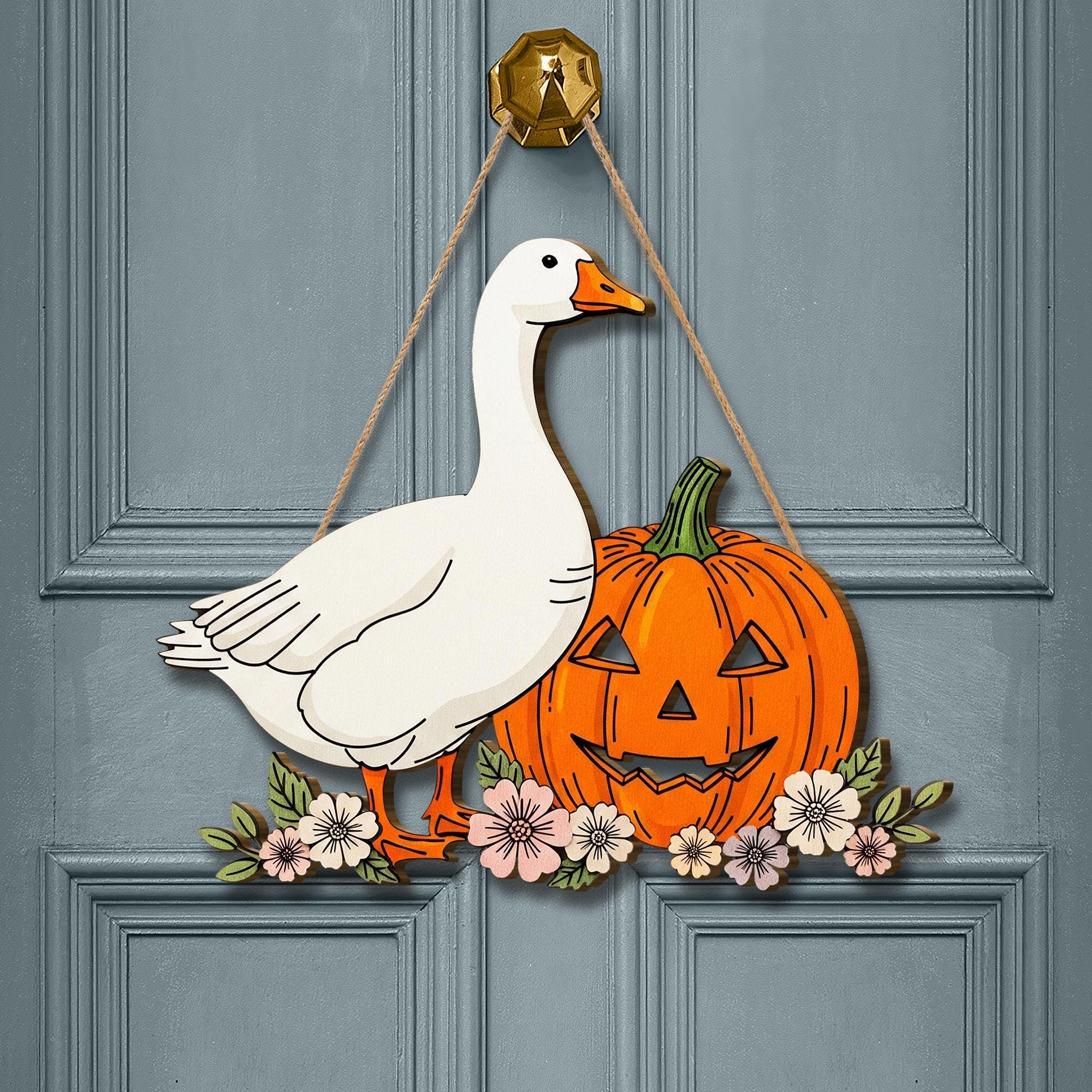 Fall Goose Pumpkin Door Sign, Wooden Halloween Porch Decor, Cute Farmhouse Autumn Wall Hanging, Rustic Jack O'Lantern Sign