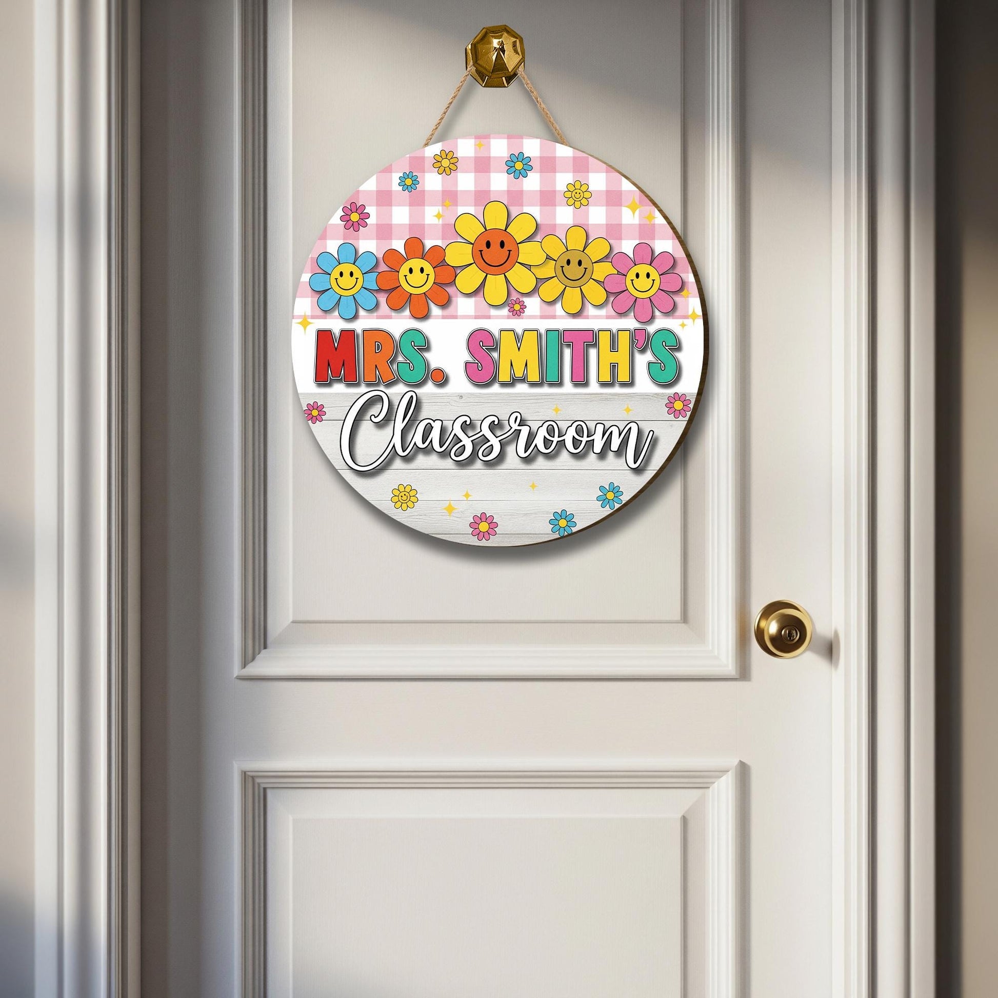 Smiley Flower Teacher Door Sign – Personalized Classroom Decor with Name – Cute Wooden Sign for Back to School or Gift, Floral Door Hanger