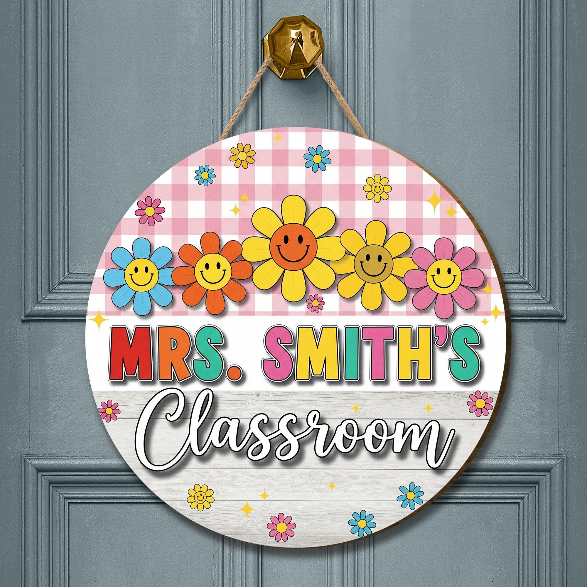 Smiley Flower Teacher Door Sign – Personalized Classroom Decor with Name – Cute Wooden Sign for Back to School or Gift, Floral Door Hanger