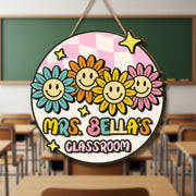 Personalized Teacher Door Sign – Smile Flower Classroom Welcome Sign with Name, Cute Round Decor for Back to School or Teachers, Class Decor