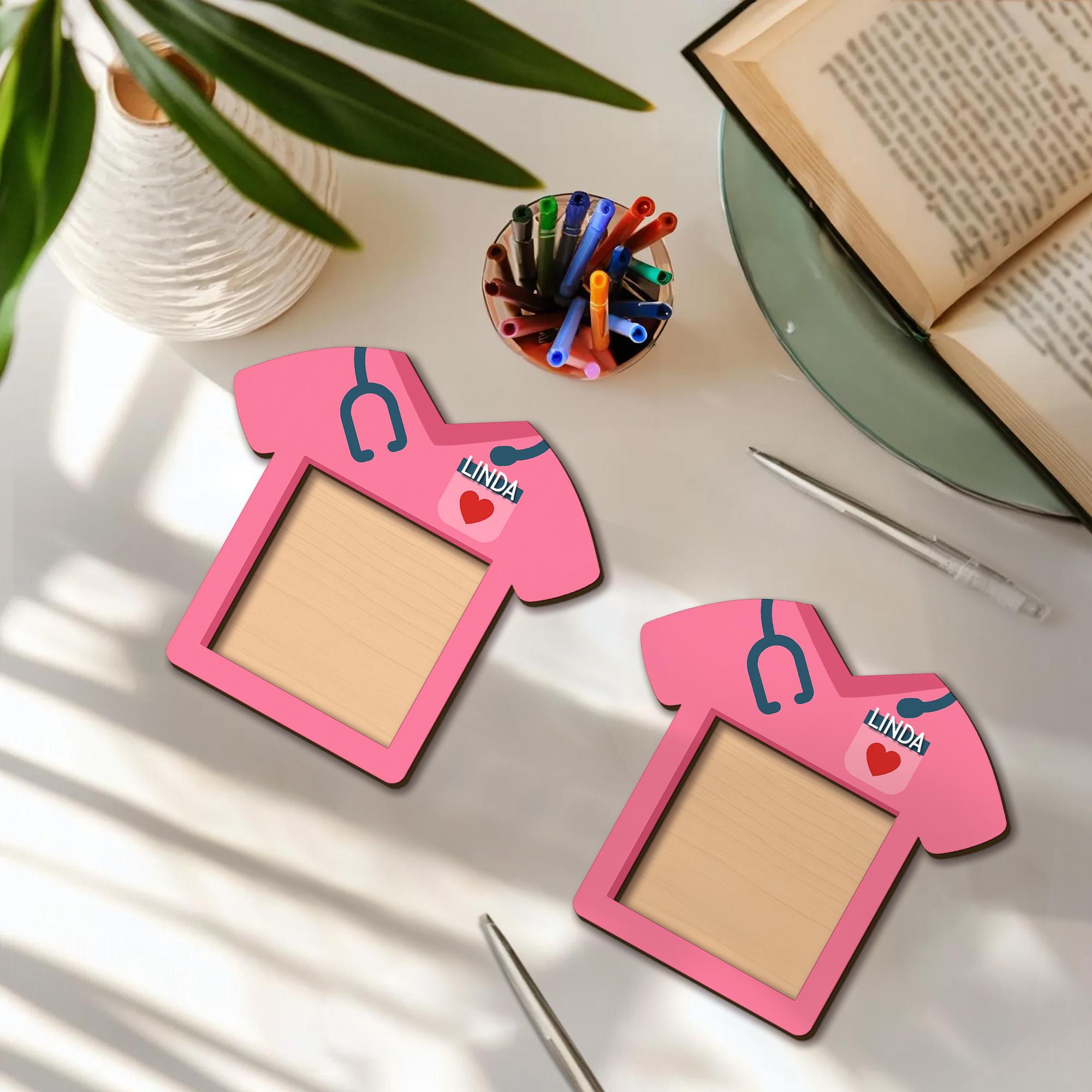 Personalized Nurse Magnetic Sticky Note Organizer – Pink Scrub Note Magnet for Locker or Fridge – Cute Gift for Nurses, CNA, or Med Students