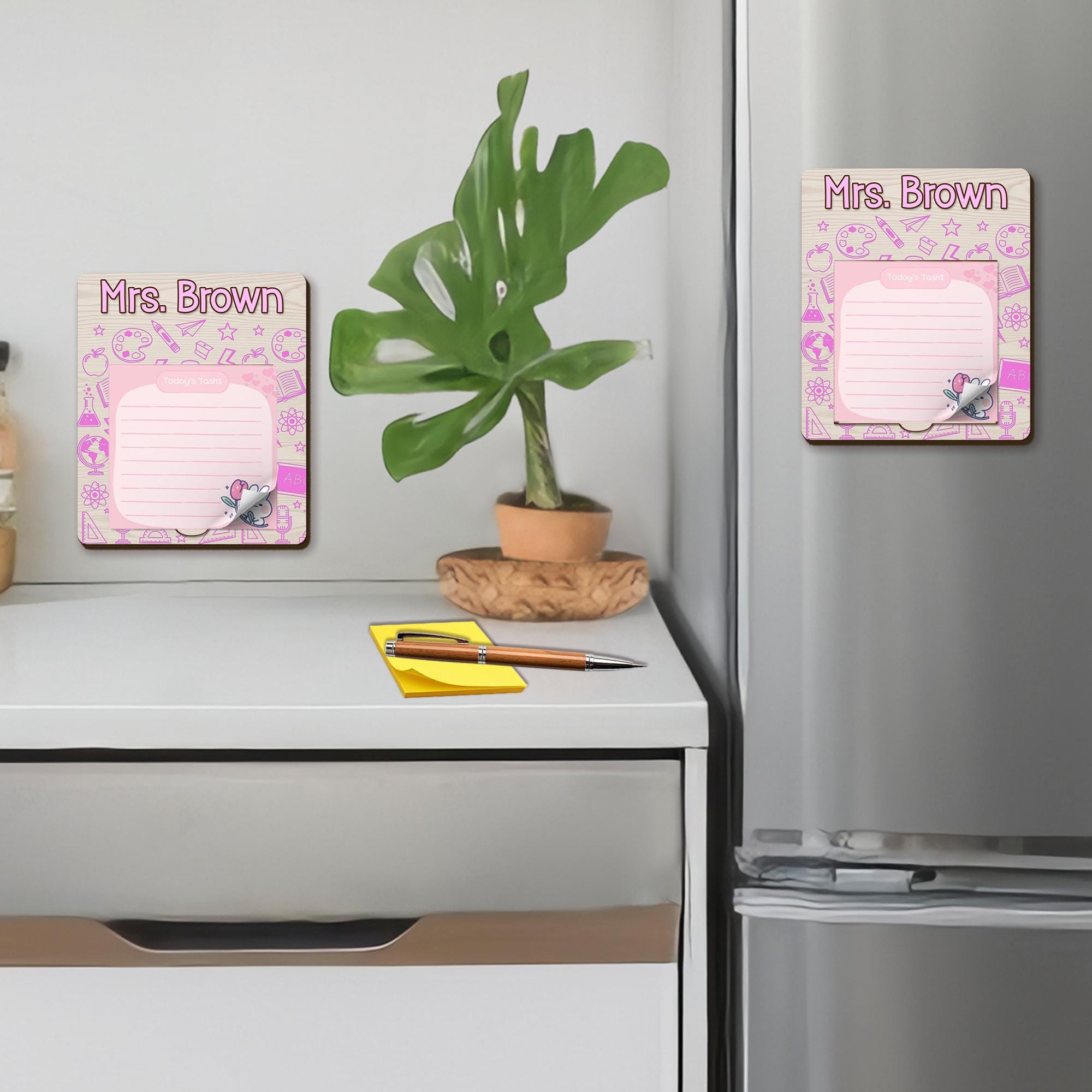 Personalized Teacher Sticky Note Holder Magnet – Custom Name School Icon Design – Classroom To-Do List Organizer for Teachers, Educators