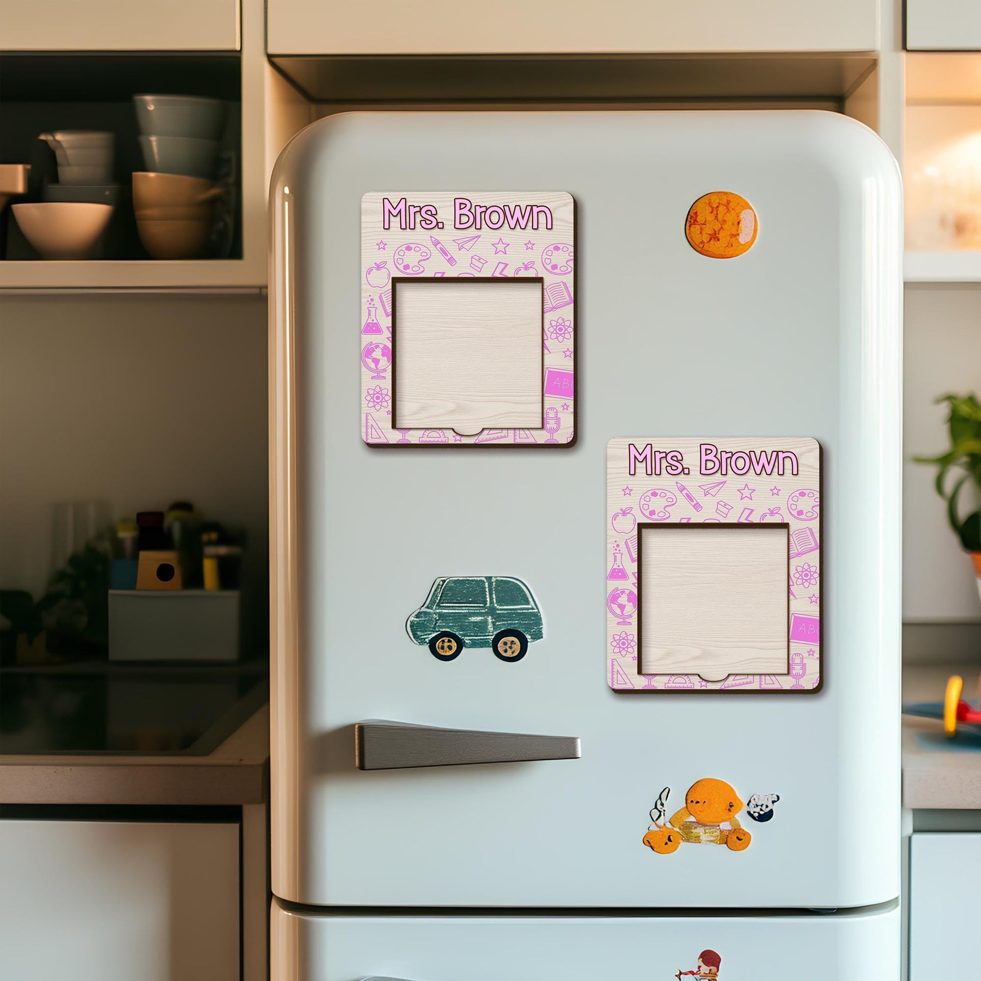 Personalized Teacher Sticky Note Holder Magnet – Custom Name School Icon Design – Classroom To-Do List Organizer for Teachers, Educators